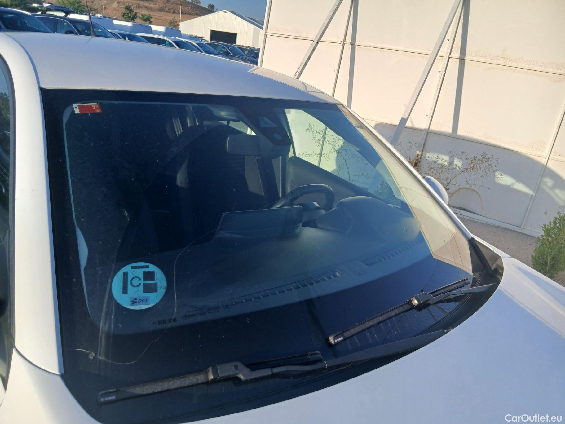  Peugeot  208 PEUGEOT  / 2019 / 5P / berlina con portón BlueHDi 73kW (100CV) Active #13