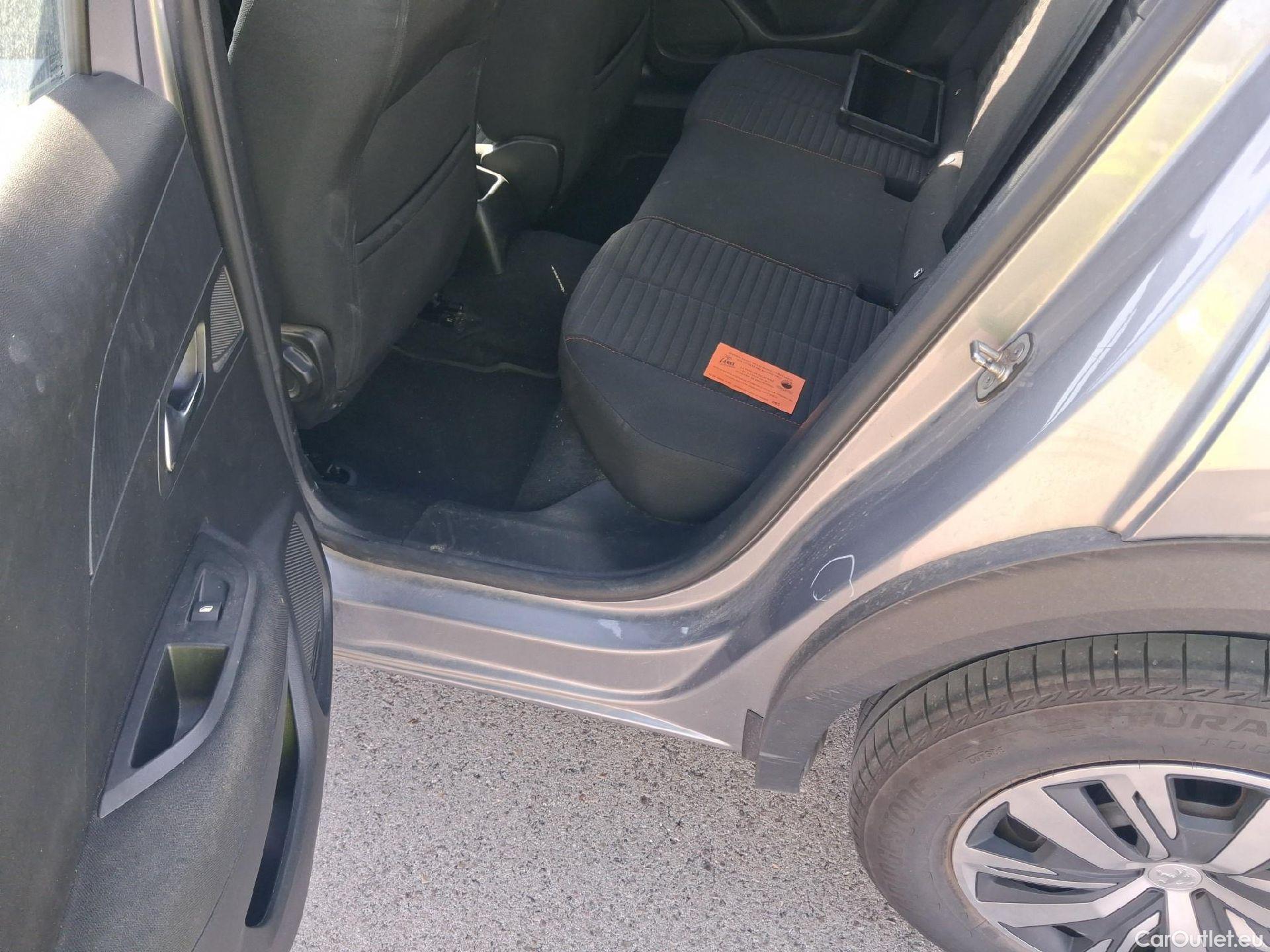  Peugeot  2008 PEUGEOT  / 2019 / 5P / todoterreno Active BlueHDI 81kW (110CV) #2