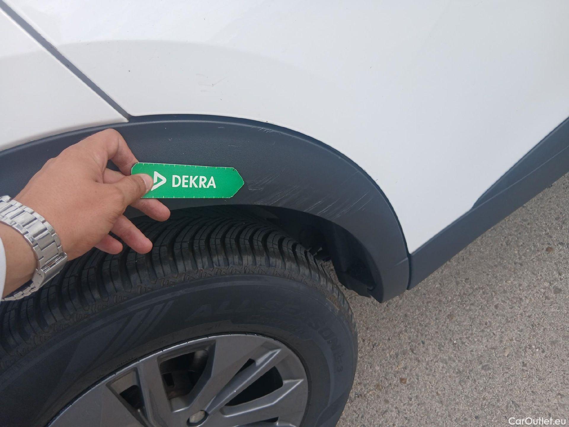  Peugeot  2008 PEUGEOT  / 2019 / 5P / todoterreno Active Puretech 100 S&S BVM6 #22