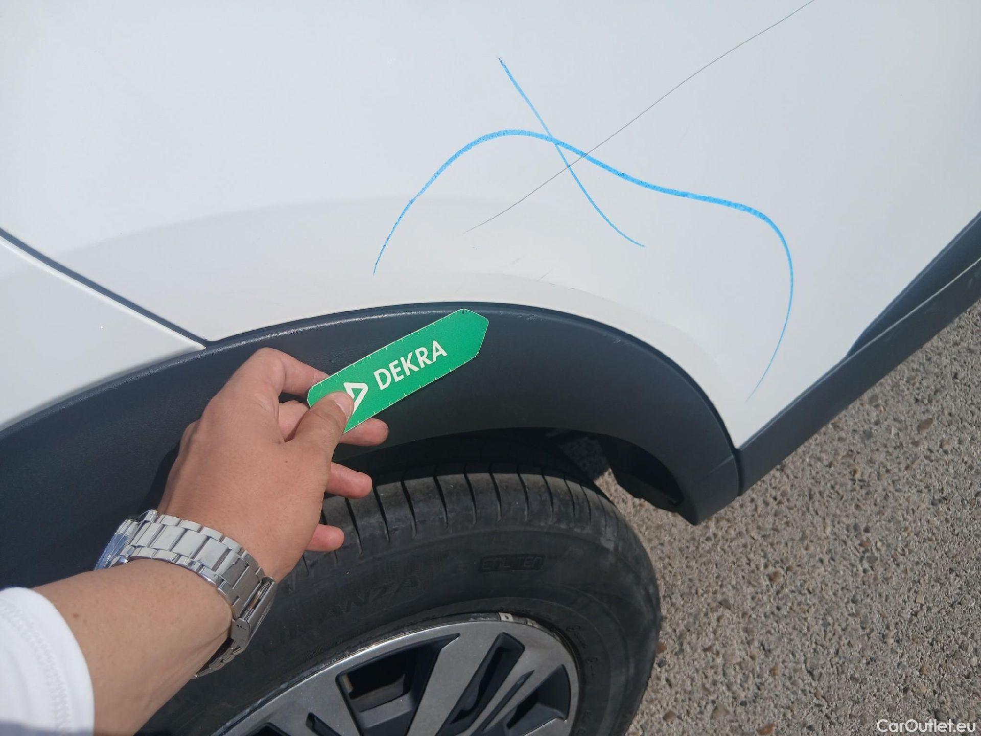  Peugeot  2008 PEUGEOT  / 2019 / 5P / todoterreno Active Puretech 100 S&S BVM6 #36