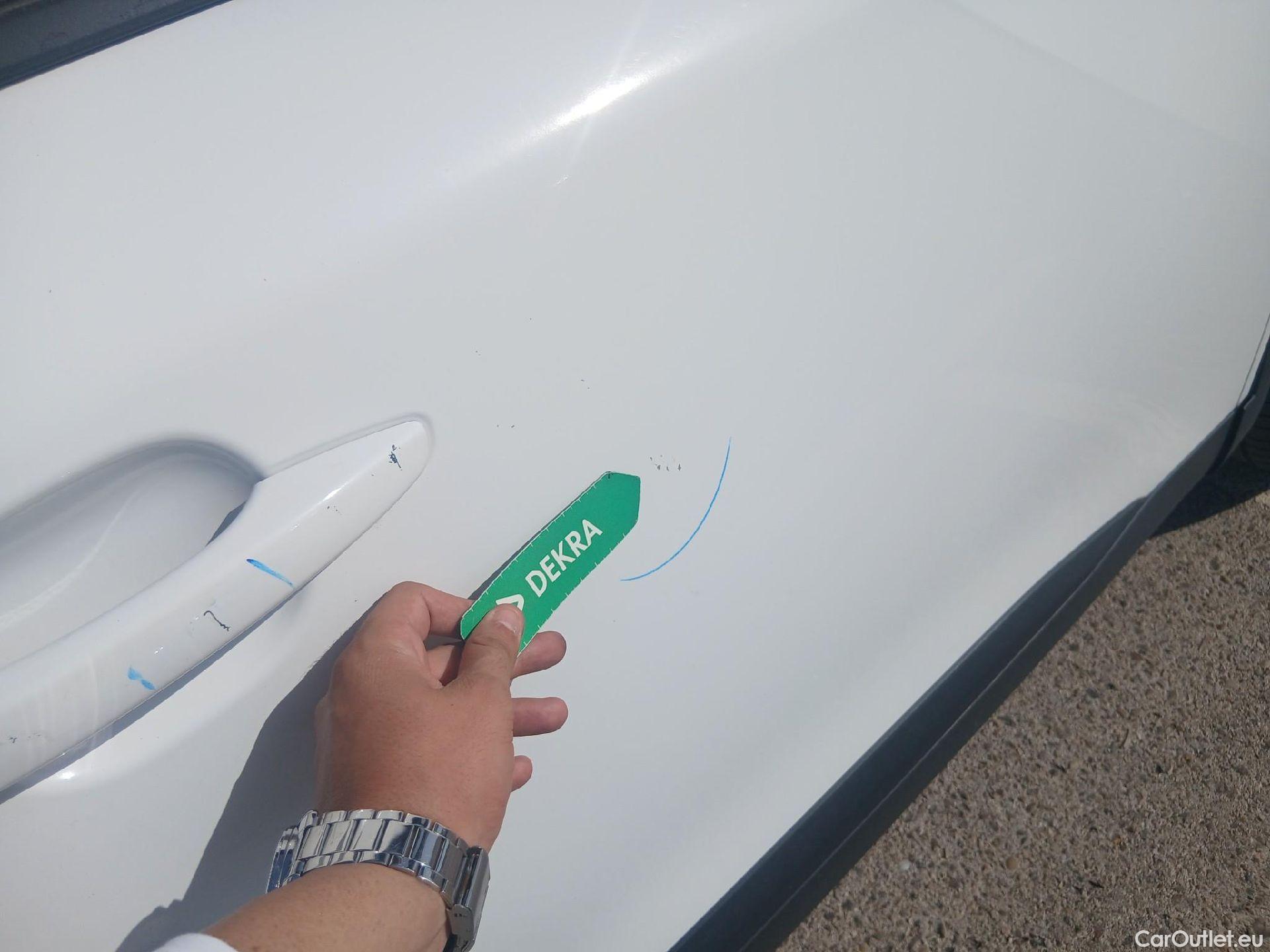  Peugeot  2008 PEUGEOT  / 2019 / 5P / todoterreno Active Puretech 100 S&S BVM6 #38