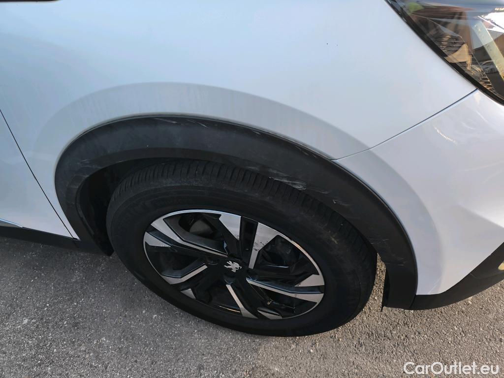  Peugeot  2008 PEUGEOT  / 2019 / 5P / todoterreno Allure BlueHDI 100 S&S BVM6 #30