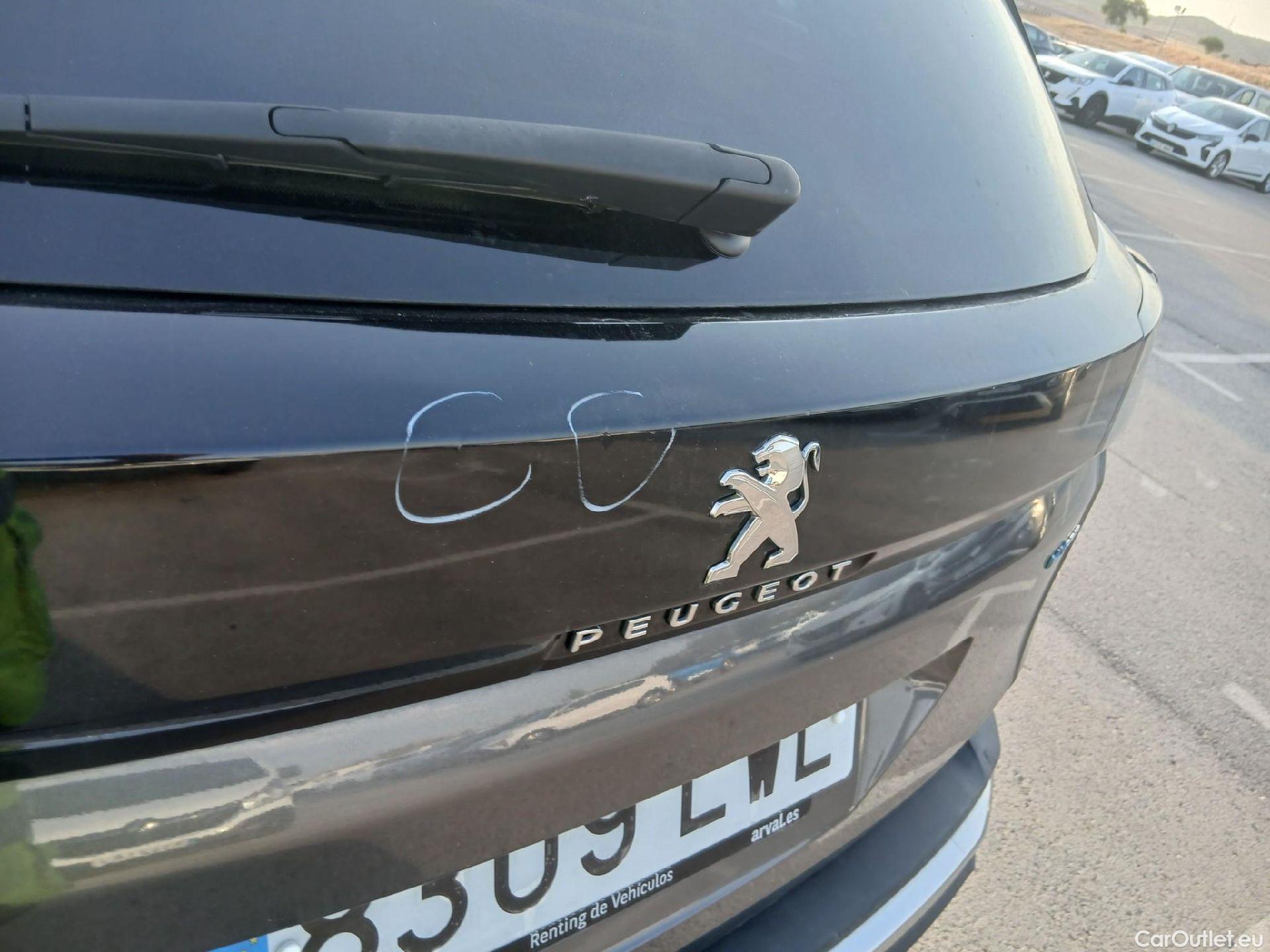  Peugeot  3008 PEUGEOT  Hybrid / 2020 / 5P / todoterreno 225 e-EAT8 Allure (AC2) #19