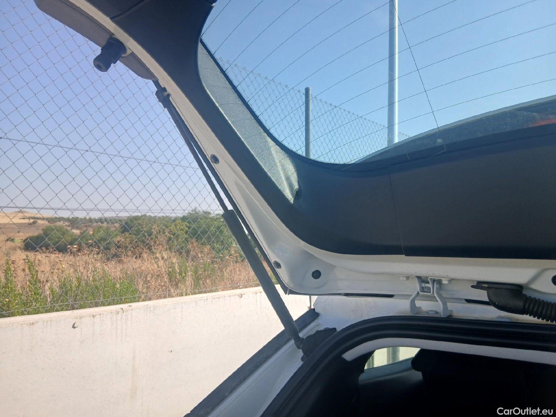  Peugeot  2008 PEUGEOT  / 2019 / 5P / todoterreno Active Puretech 100 S&S BVM6 #3