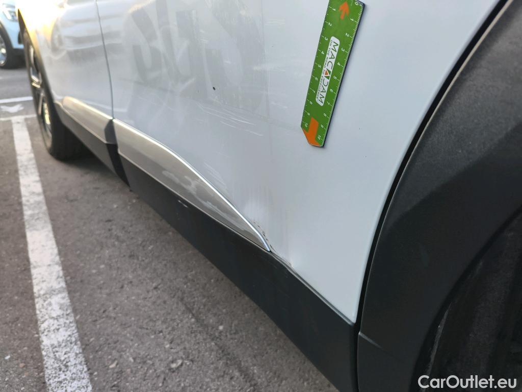  Peugeot  2008 PEUGEOT  / 2019 / 5P / todoterreno Allure BlueHDI 100 S&S BVM6 #17