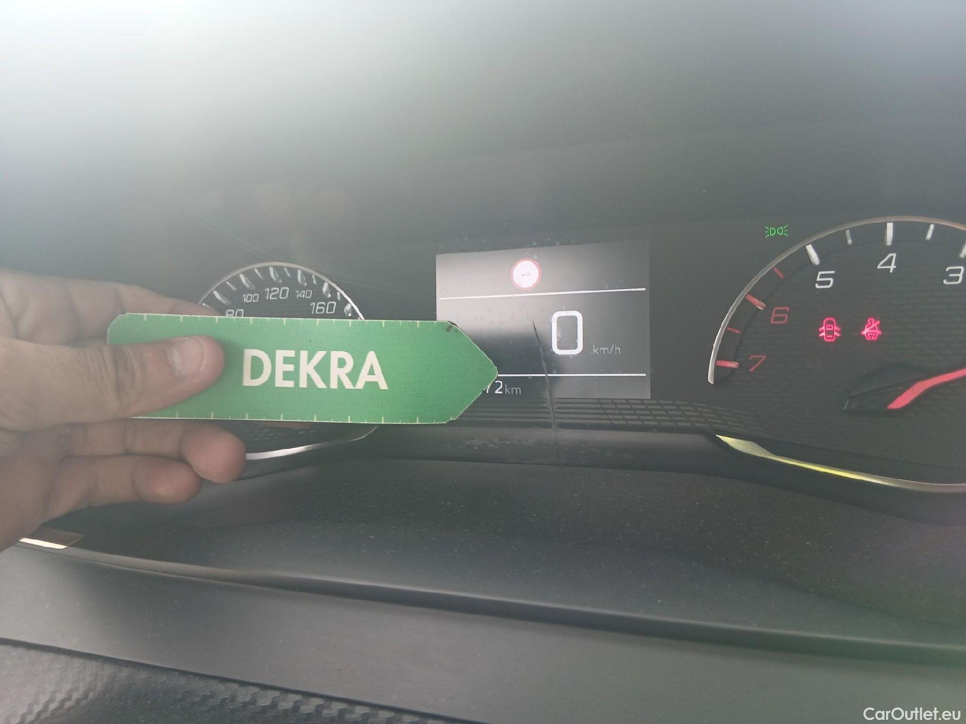  Peugeot  2008 PEUGEOT  / 2019 / 5P / todoterreno Active Puretech 100 S&S BVM6 #3