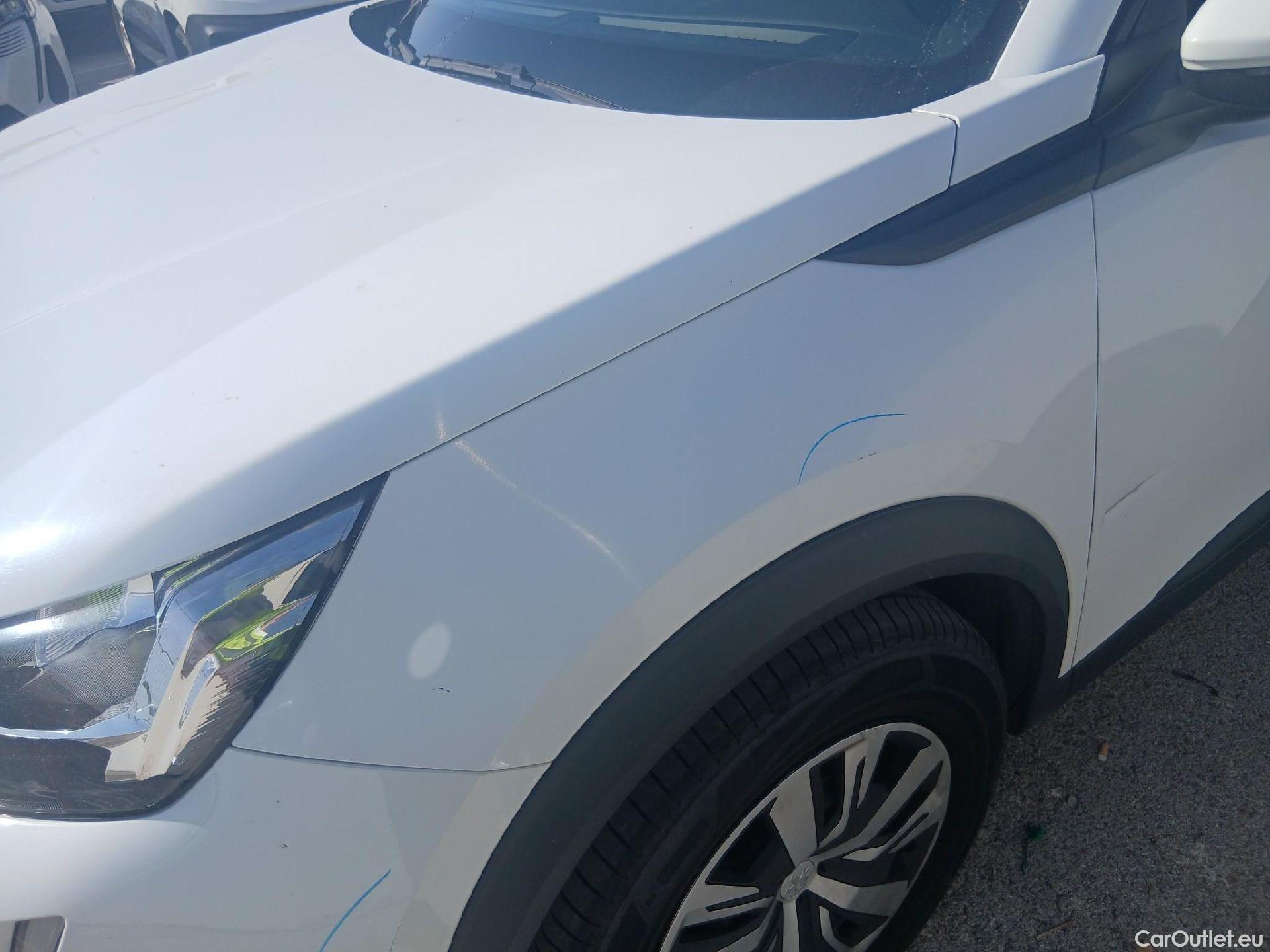  Peugeot  2008 PEUGEOT  / 2019 / 5P / todoterreno Active Puretech 100 S&S BVM6 #20