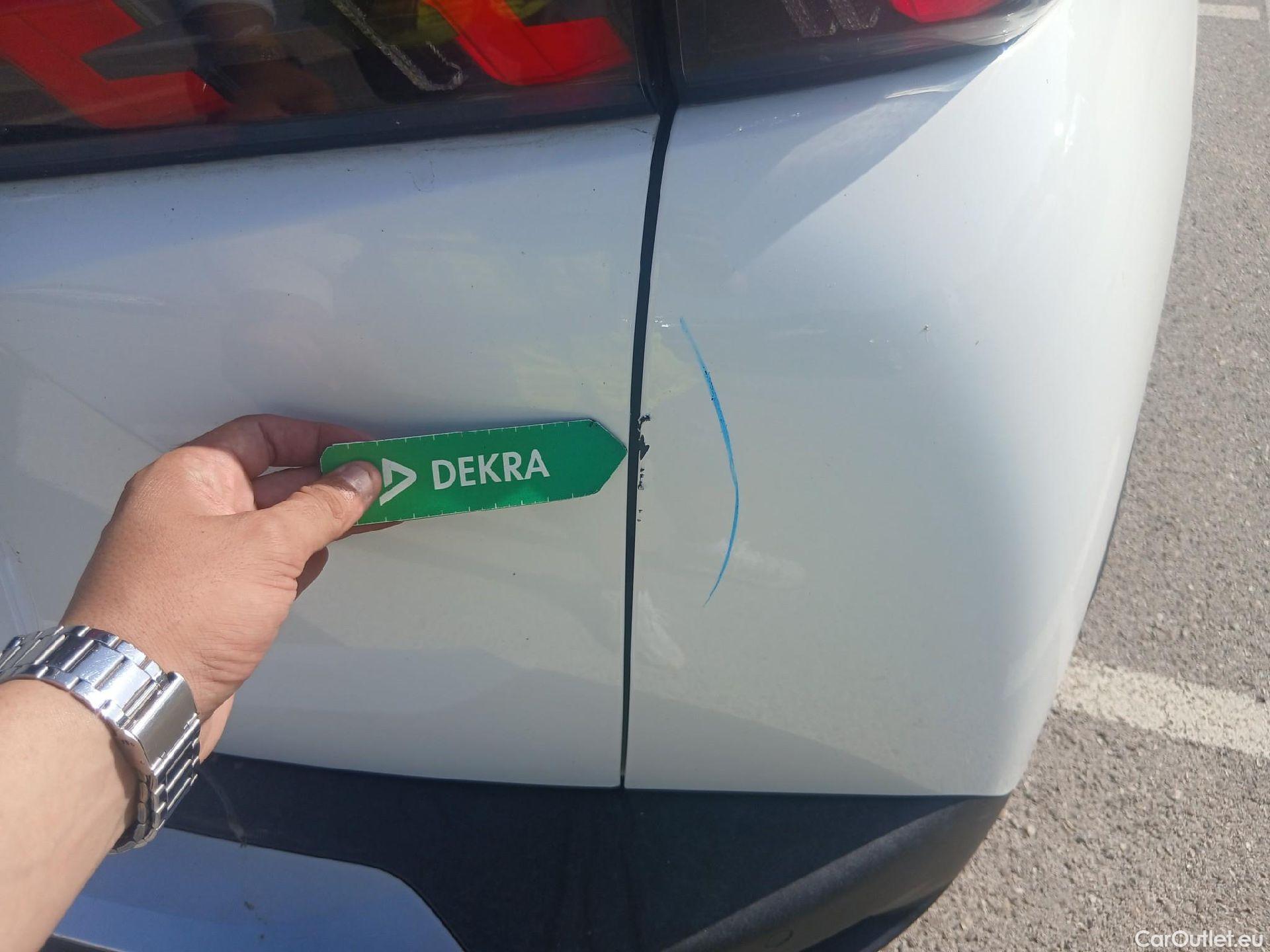  Peugeot  2008 PEUGEOT  / 2019 / 5P / todoterreno Active Puretech 100 S&S BVM6 #31