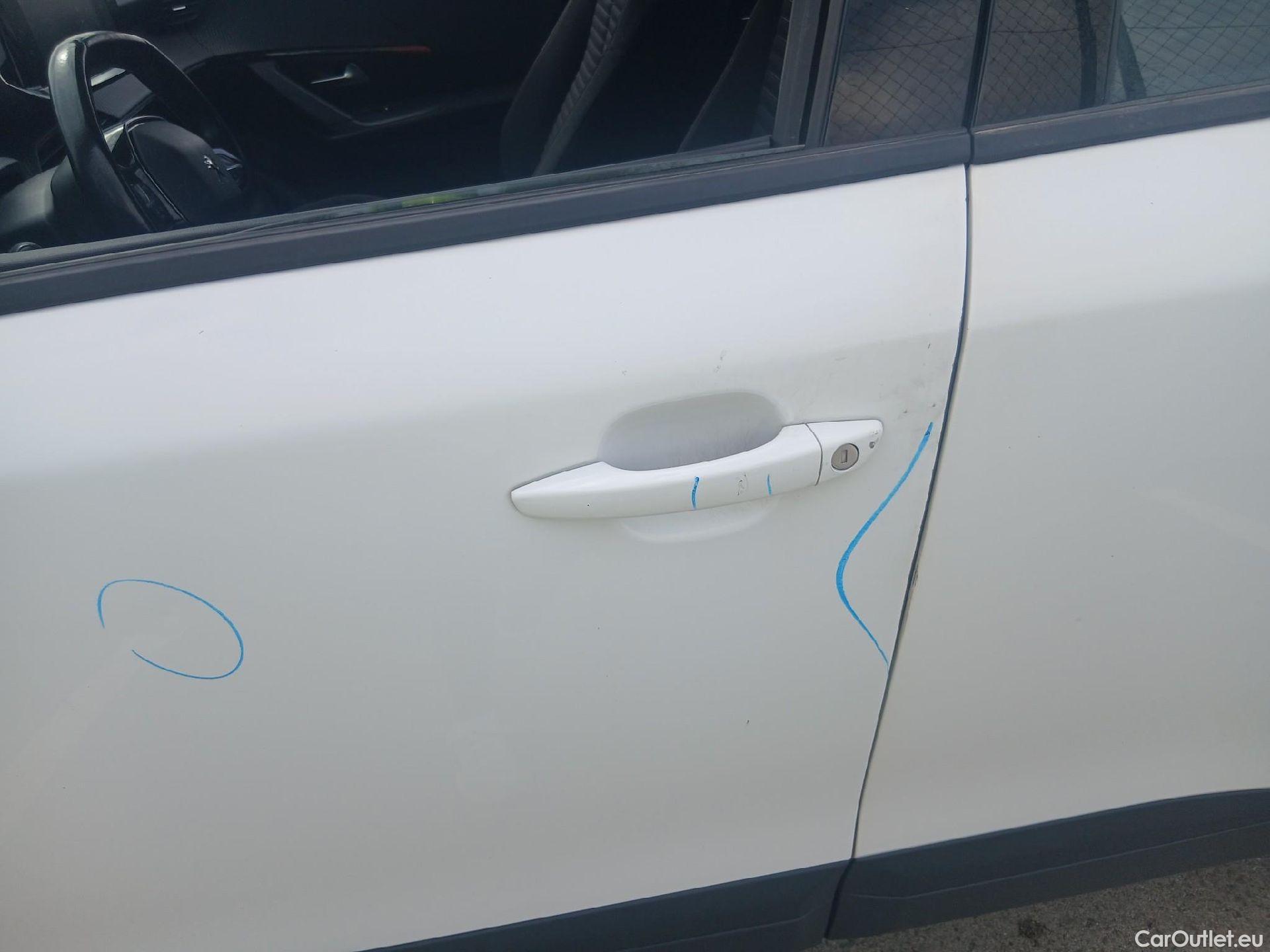 Peugeot  2008 PEUGEOT  / 2019 / 5P / todoterreno Active Puretech 100 S&S BVM6 #13