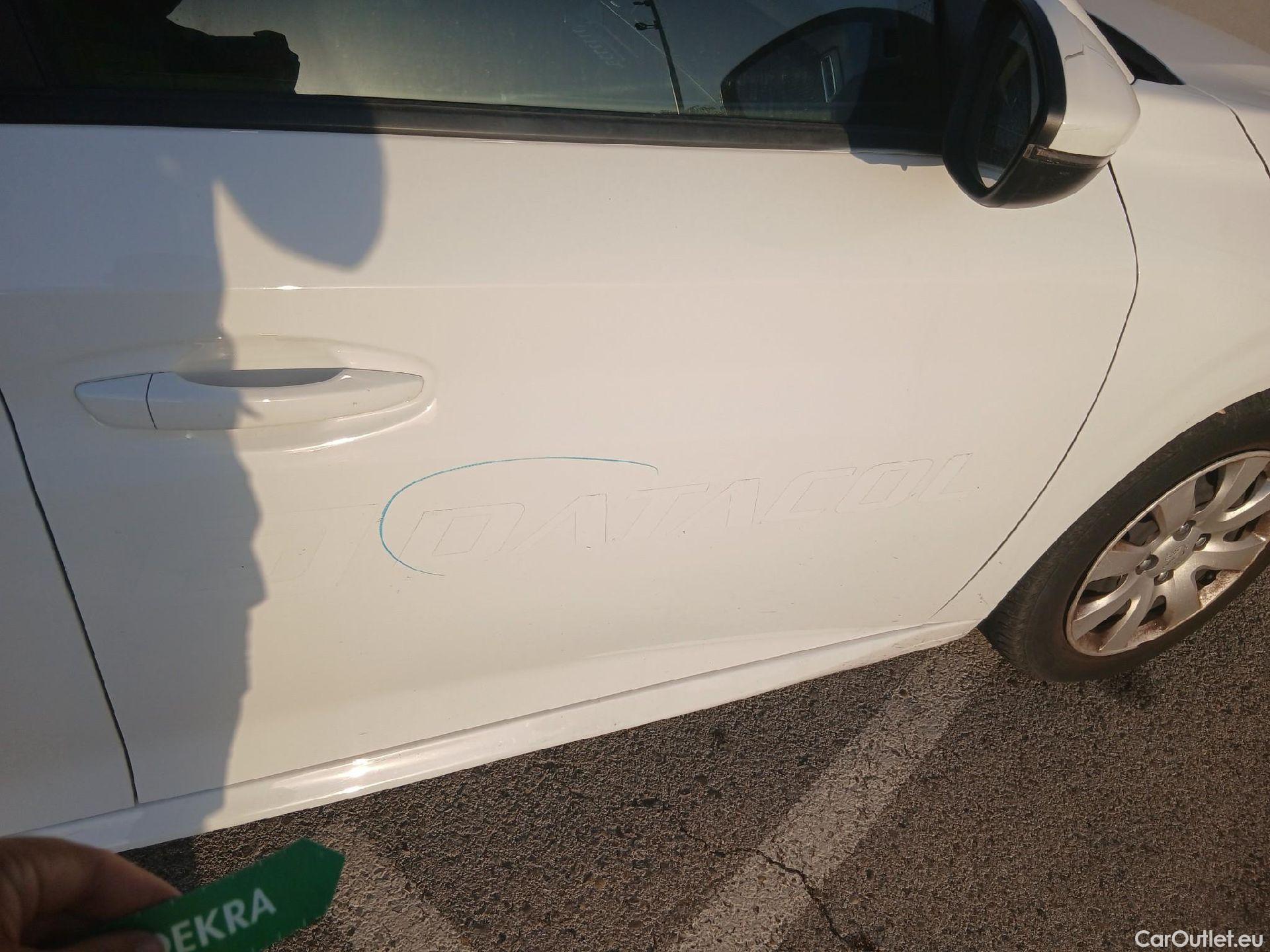  Peugeot  208 PEUGEOT  / 2019 / 5P / berlina con portón BlueHDi 73kW (100CV) Active #33