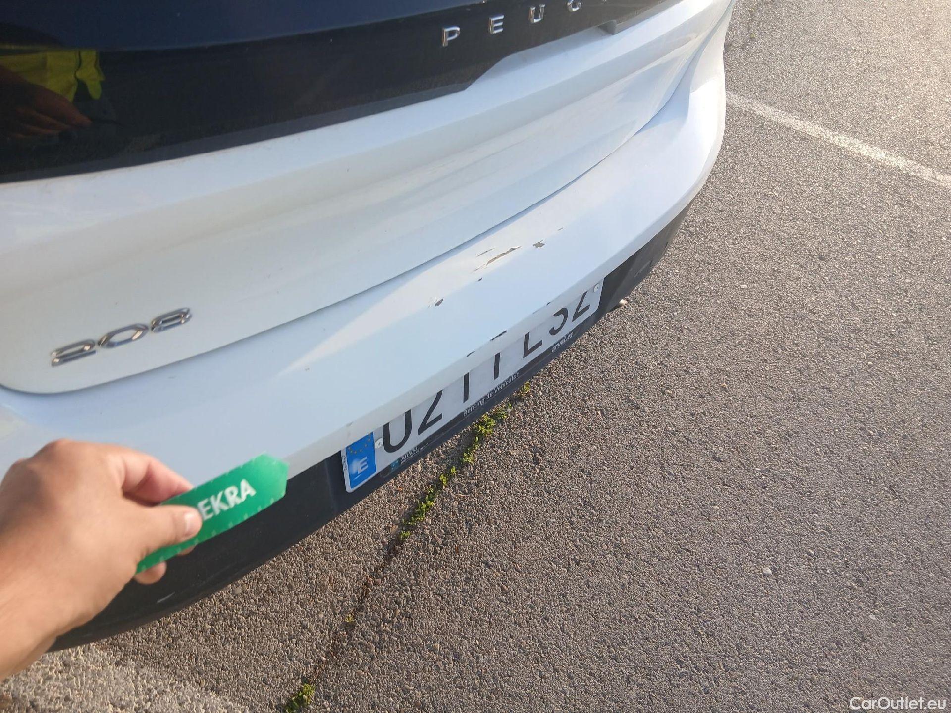  Peugeot  208 PEUGEOT  / 2019 / 5P / berlina con portón BlueHDi 73kW (100CV) Active #24