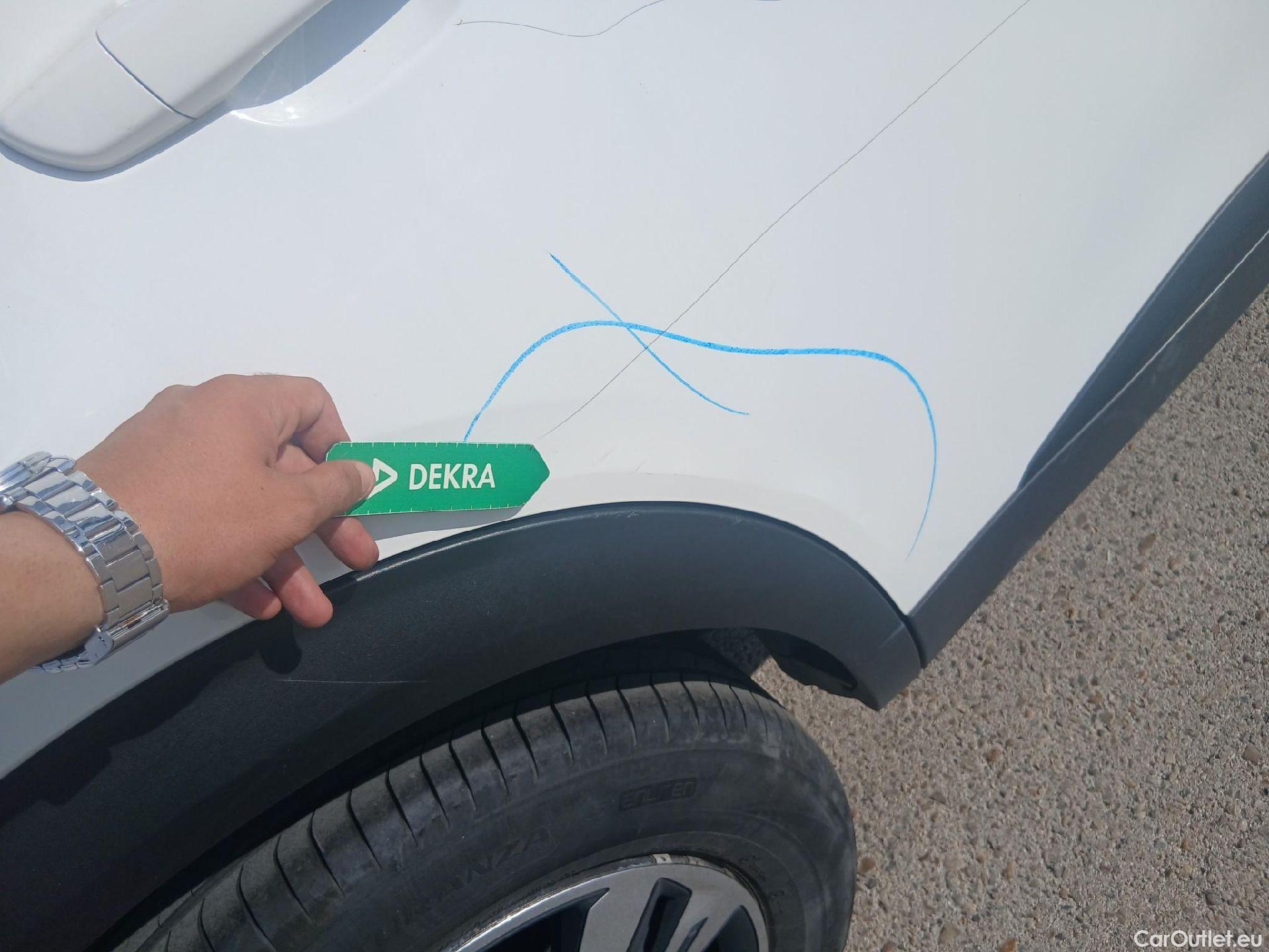  Peugeot  2008 PEUGEOT  / 2019 / 5P / todoterreno Active Puretech 100 S&S BVM6 #35