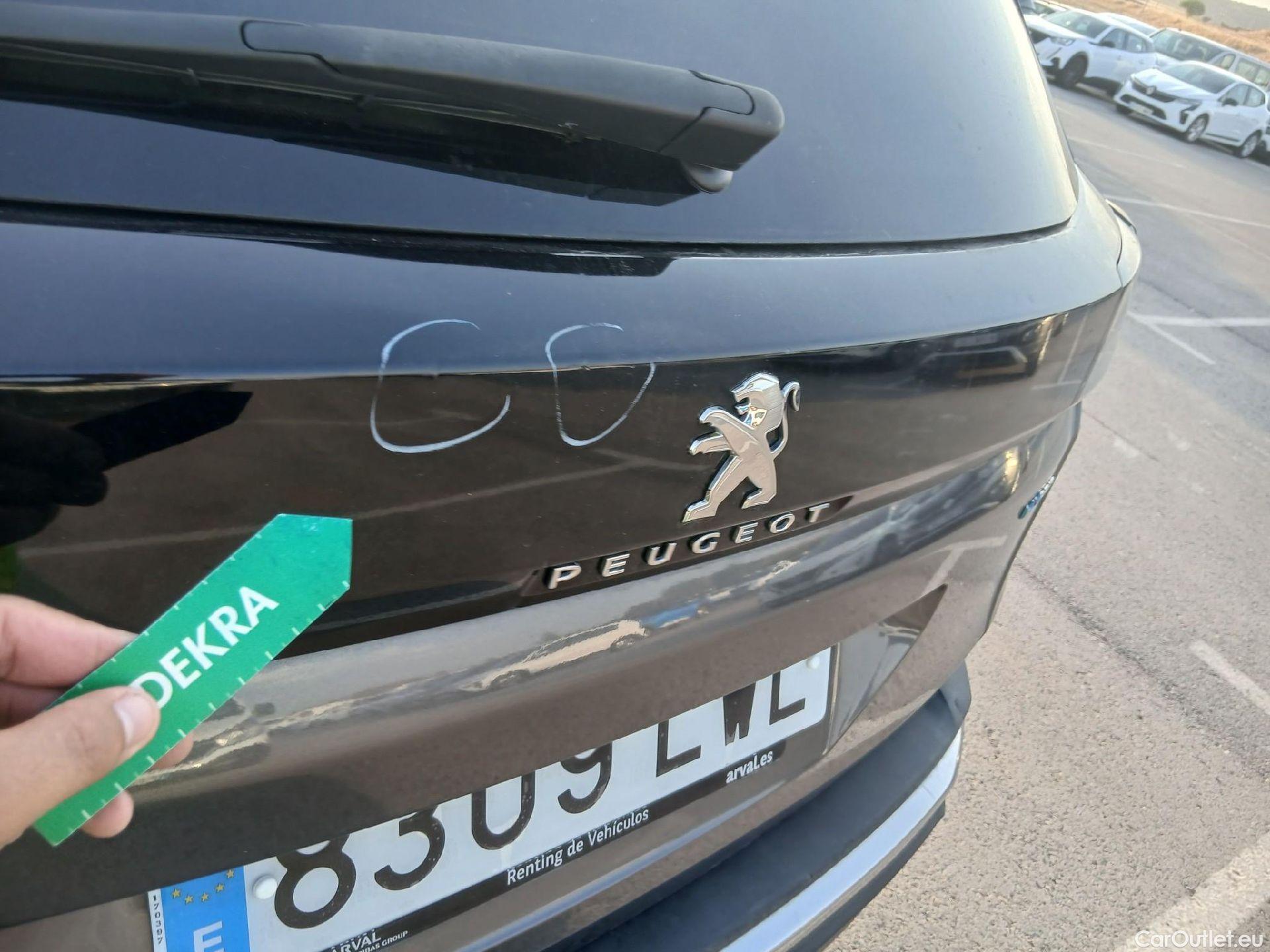  Peugeot  3008 PEUGEOT  Hybrid / 2020 / 5P / todoterreno 225 e-EAT8 Allure (AC2) #20