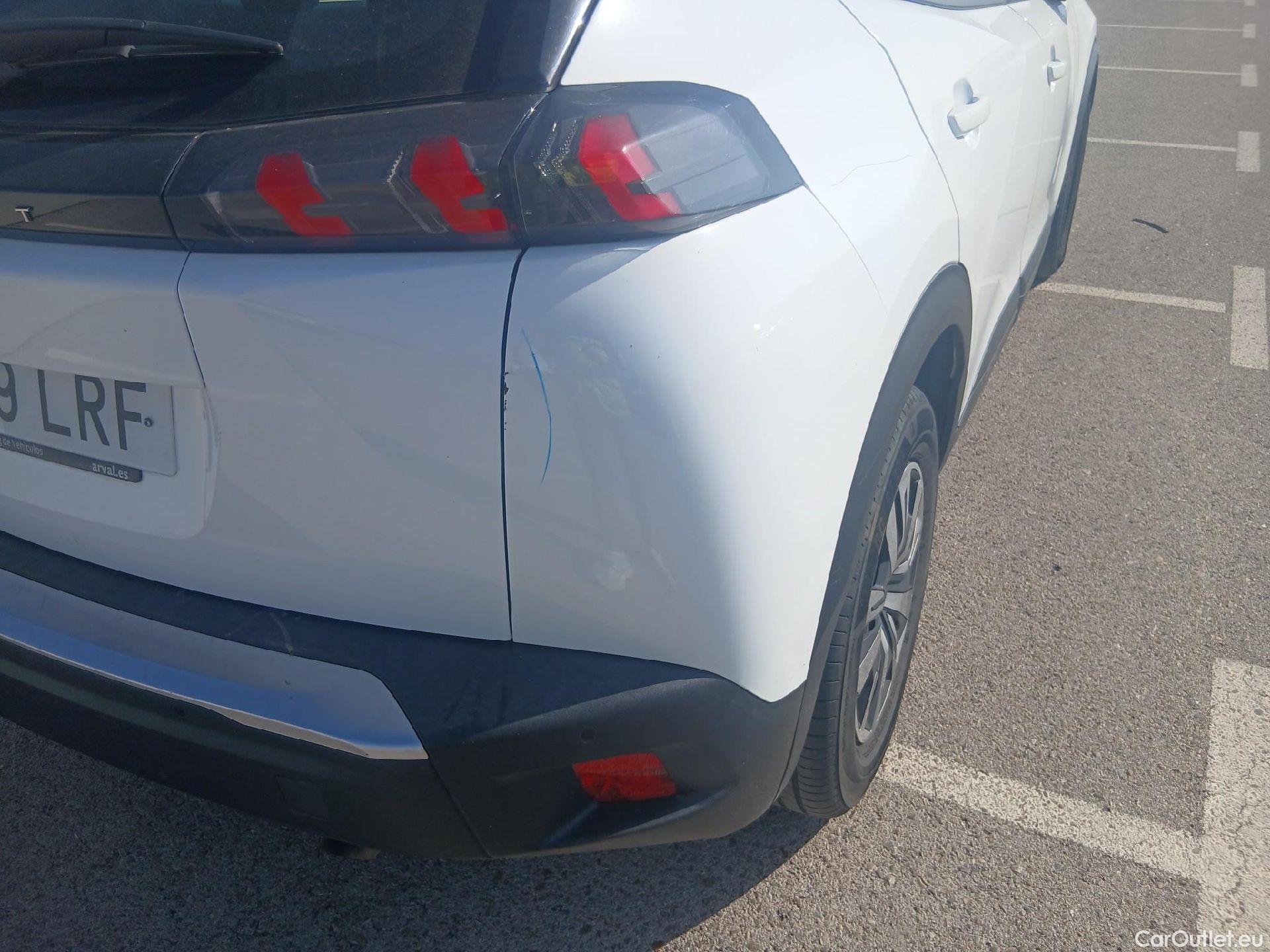  Peugeot  2008 PEUGEOT  / 2019 / 5P / todoterreno Active Puretech 100 S&S BVM6 #30