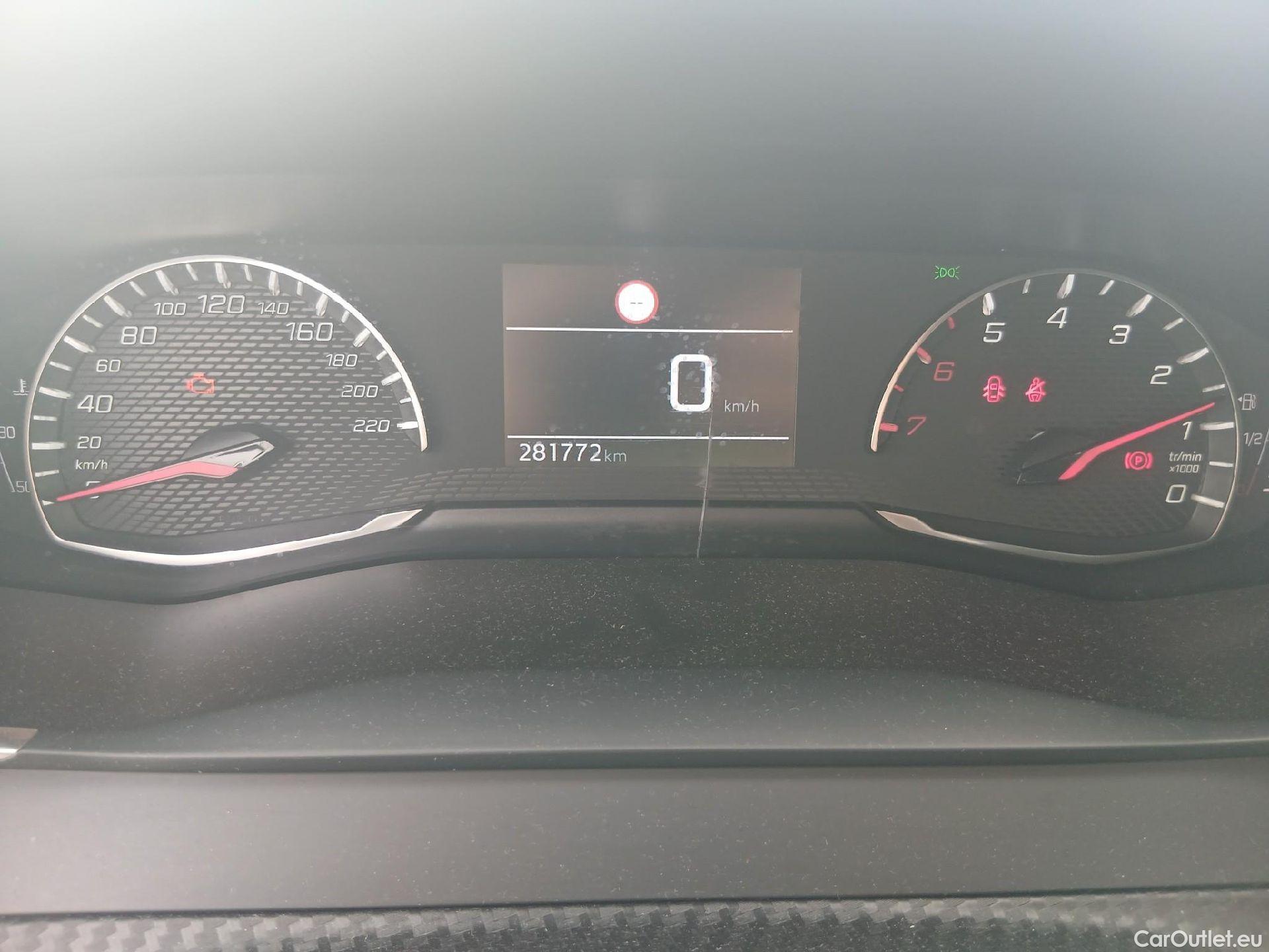  Peugeot  2008 PEUGEOT  / 2019 / 5P / todoterreno Active Puretech 100 S&S BVM6 #4