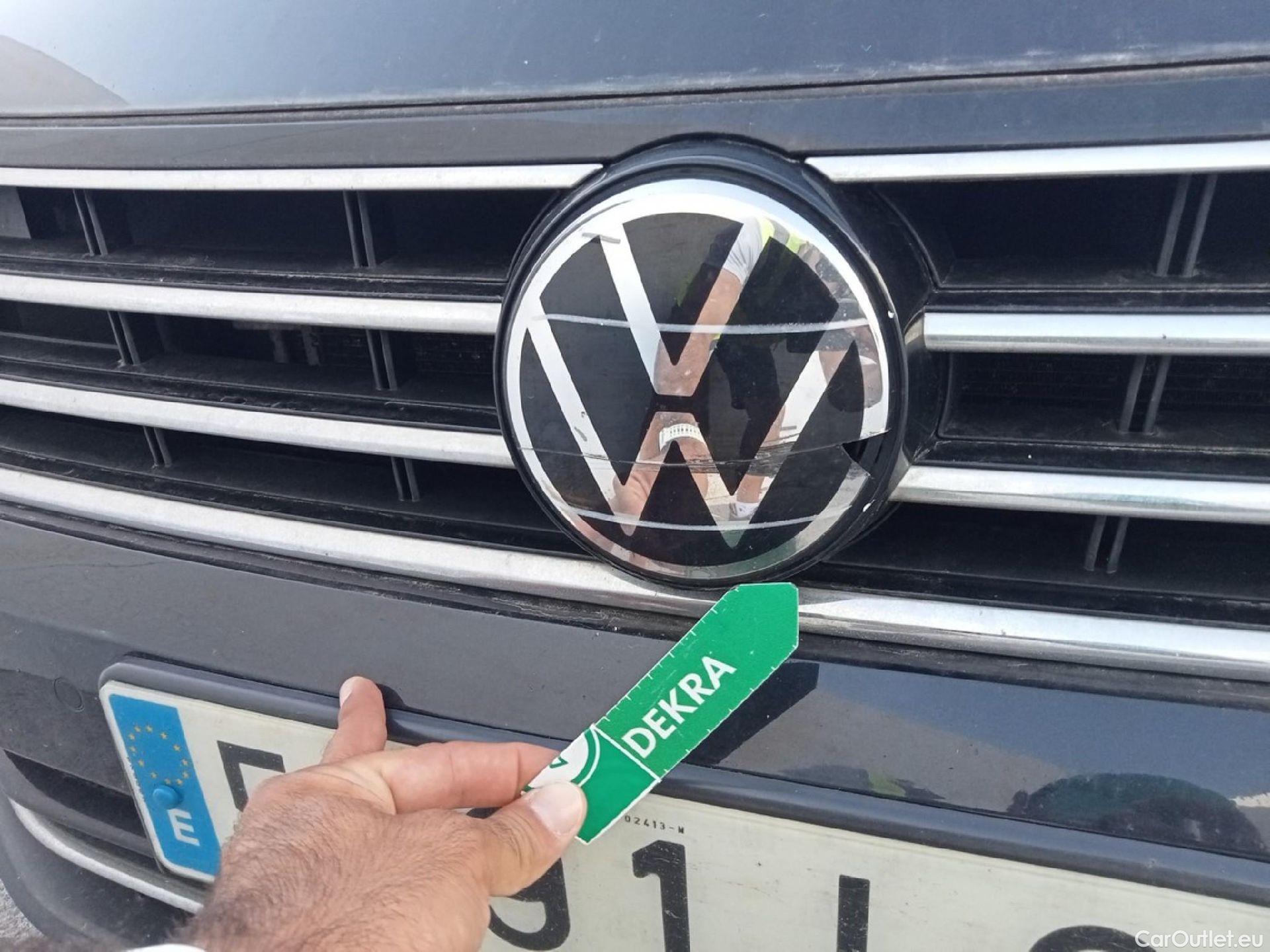  Volkswagen  Passat VOLKSWAGEN  / 2019 / 5P / familiar Variant Executive 2.0 TDI 110kW DSG #9