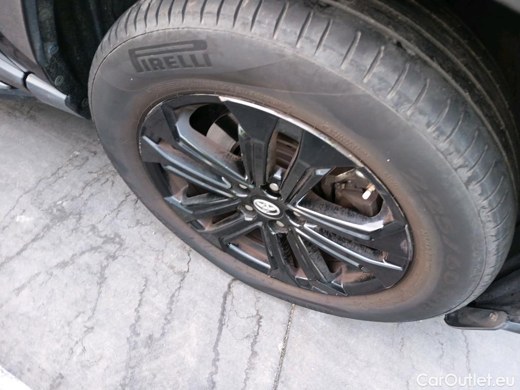  Toyota  RAV4 TOYOTA  / 2018 / 5P / todoterreno 2.5l 220H Luxury #16