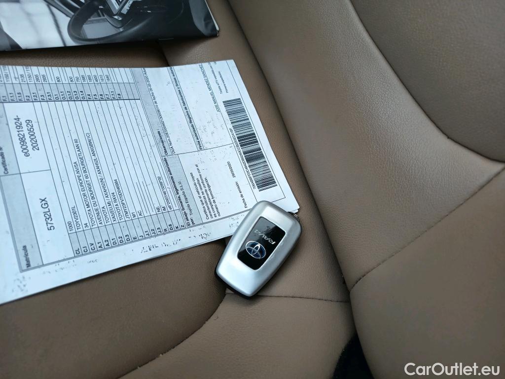  Toyota  RAV4 TOYOTA  / 2018 / 5P / todoterreno 2.5l 220H Luxury #2
