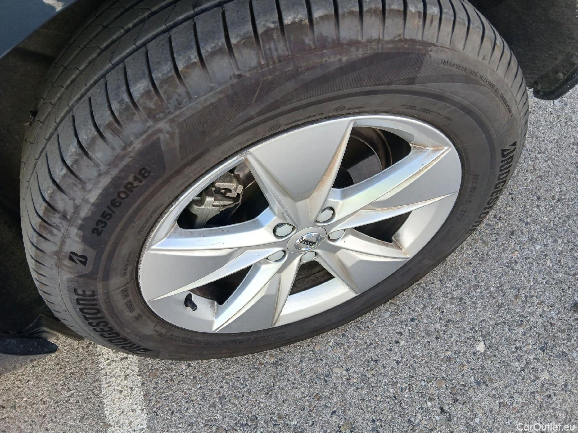  Volvo  XC60 VOLVO  / 2017 / 5P / todoterreno 2.0 B4 D Essential Auto #16