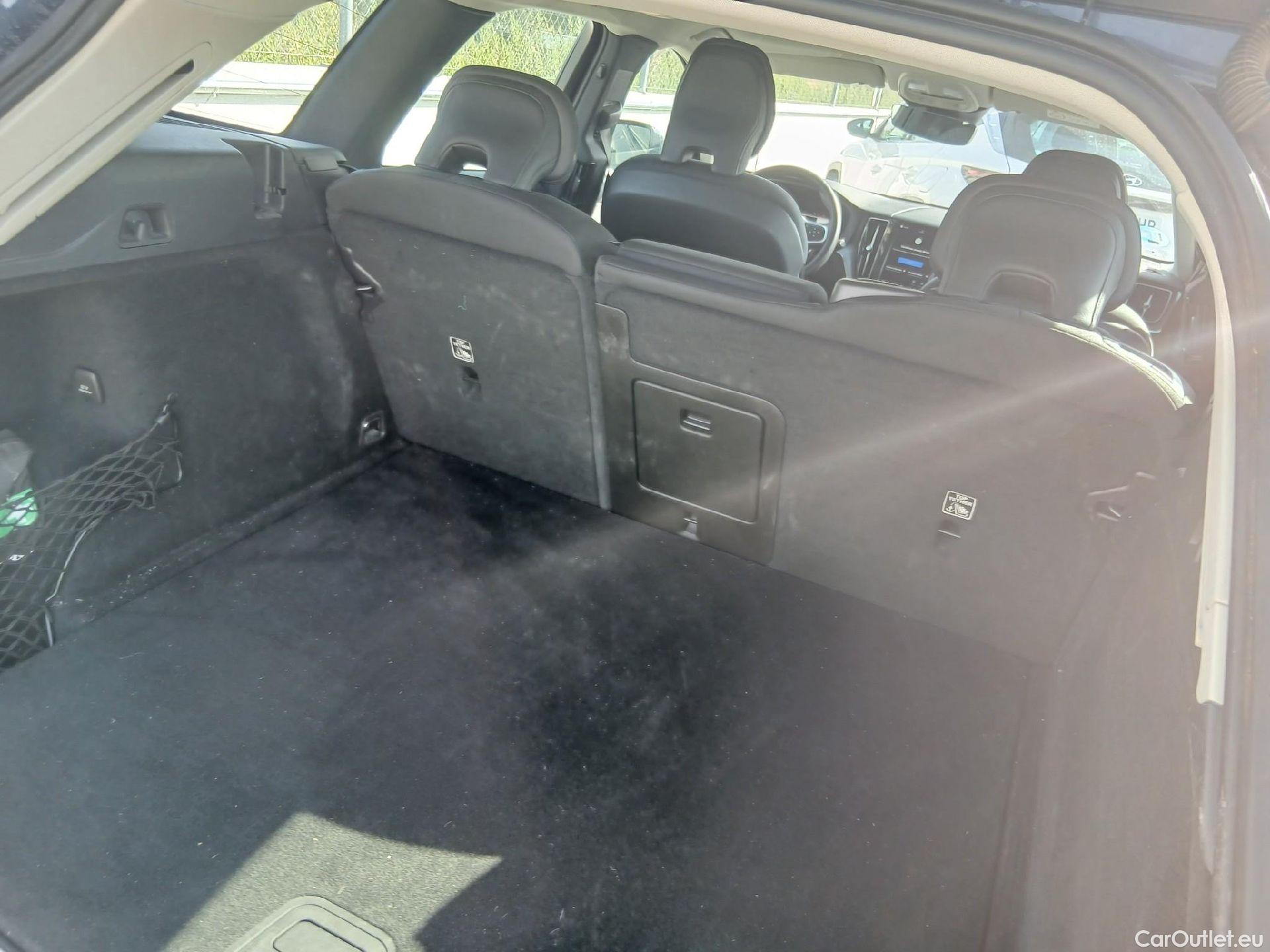  Volvo  XC60 VOLVO  / 2017 / 5P / todoterreno 2.0 B4 D Essential Auto #2