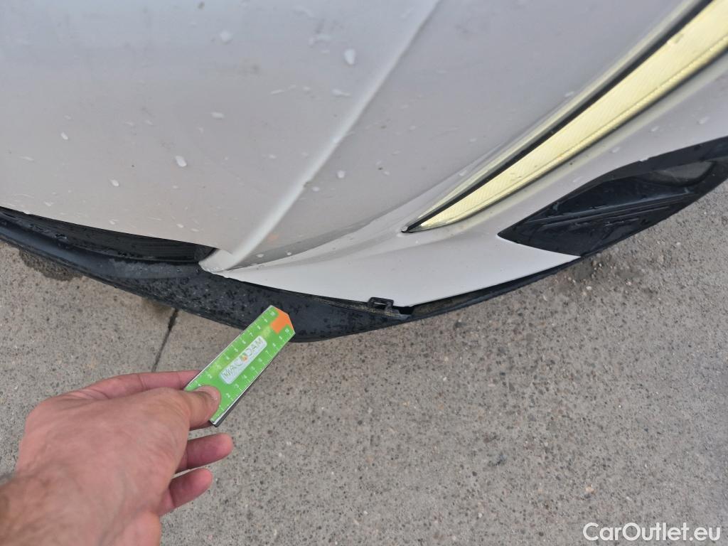  Peugeot  2008 PEUGEOT  / 2019 / 5P / todoterreno Active Puretech 100 S&S BVM6 #19