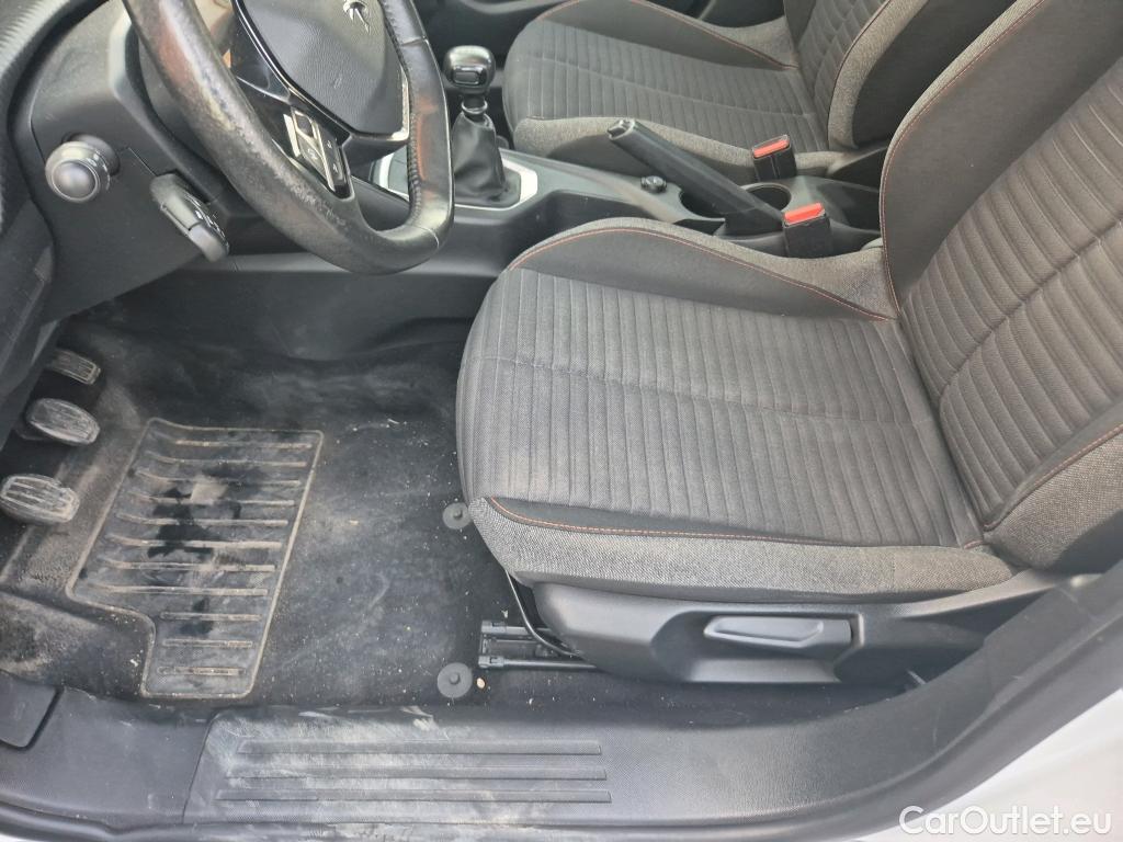  Peugeot  2008 PEUGEOT  / 2019 / 5P / todoterreno Active Puretech 100 S&S BVM6 #26