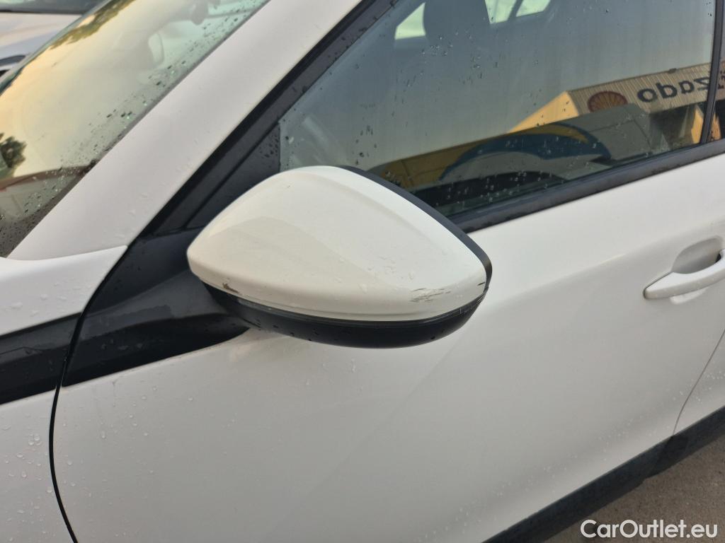  Peugeot  2008 PEUGEOT  / 2019 / 5P / todoterreno Active Puretech 100 S&S BVM6 #20