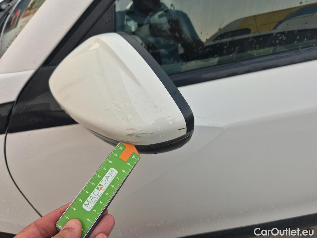 Peugeot  2008 PEUGEOT  / 2019 / 5P / todoterreno Active Puretech 100 S&S BVM6 #21