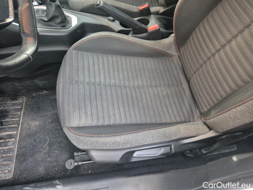  Peugeot  2008 PEUGEOT  / 2019 / 5P / todoterreno Active Puretech 100 S&S BVM6 #10