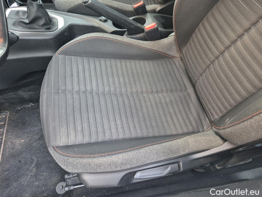  Peugeot  2008 PEUGEOT  / 2019 / 5P / todoterreno Active Puretech 100 S&S BVM6 #4