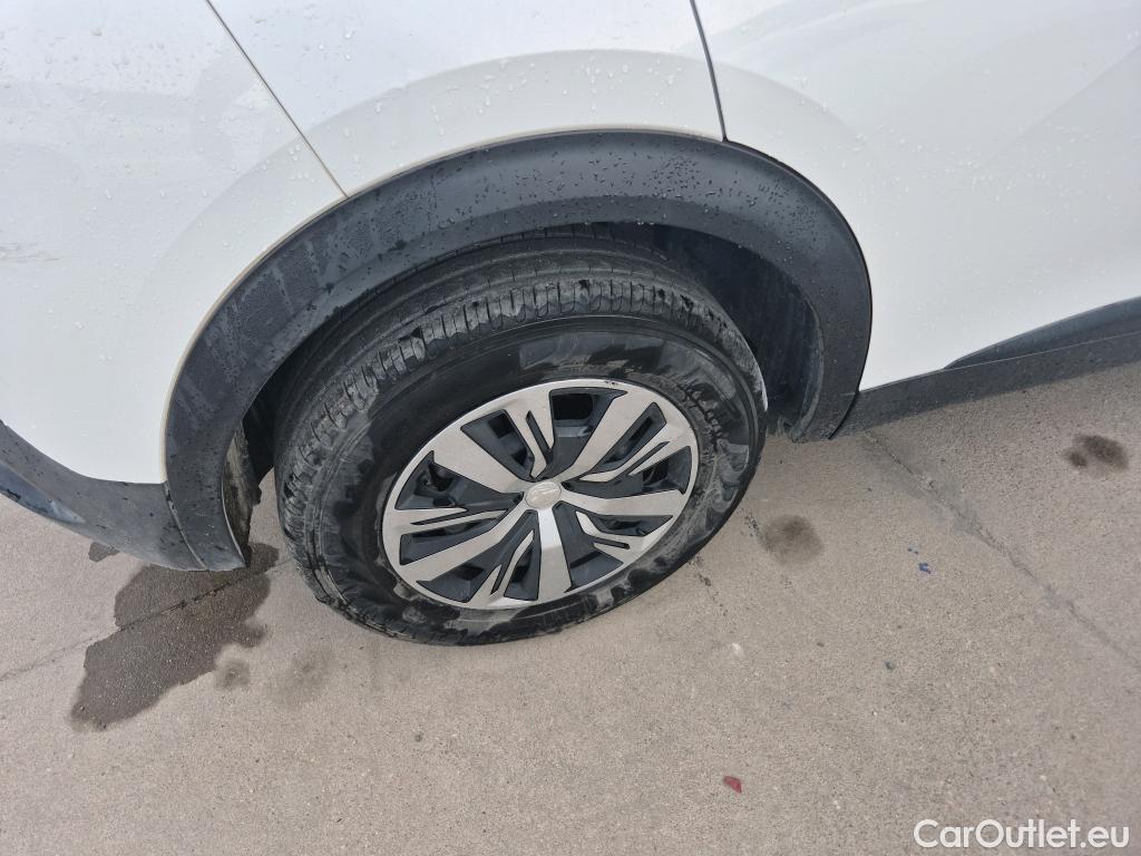  Peugeot  2008 PEUGEOT  / 2019 / 5P / todoterreno Active Puretech 100 S&S BVM6 #34