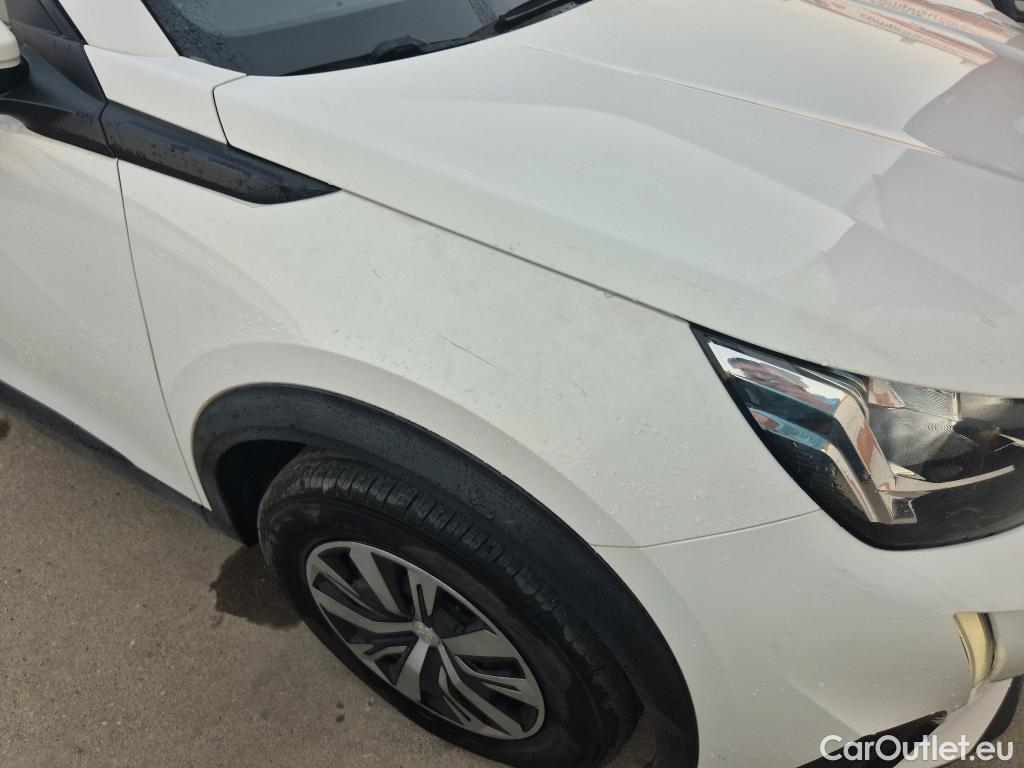  Peugeot  2008 PEUGEOT  / 2019 / 5P / todoterreno Active Puretech 100 S&S BVM6 #28