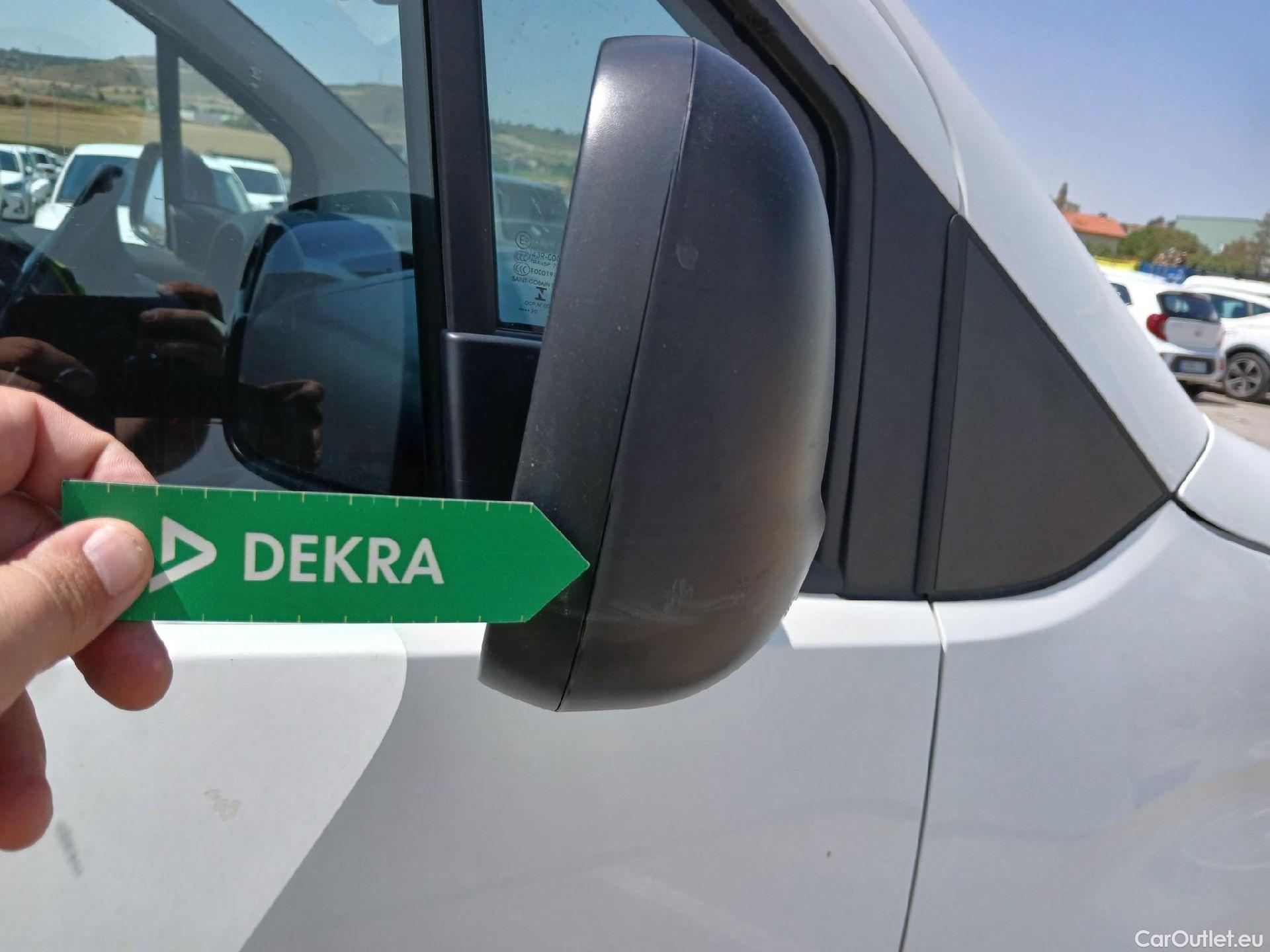  Citroen  Berlingo CITROEN  / 2015 / 4P / combi Talla M BlueHDi 100 S&S LIVE (IND) #43