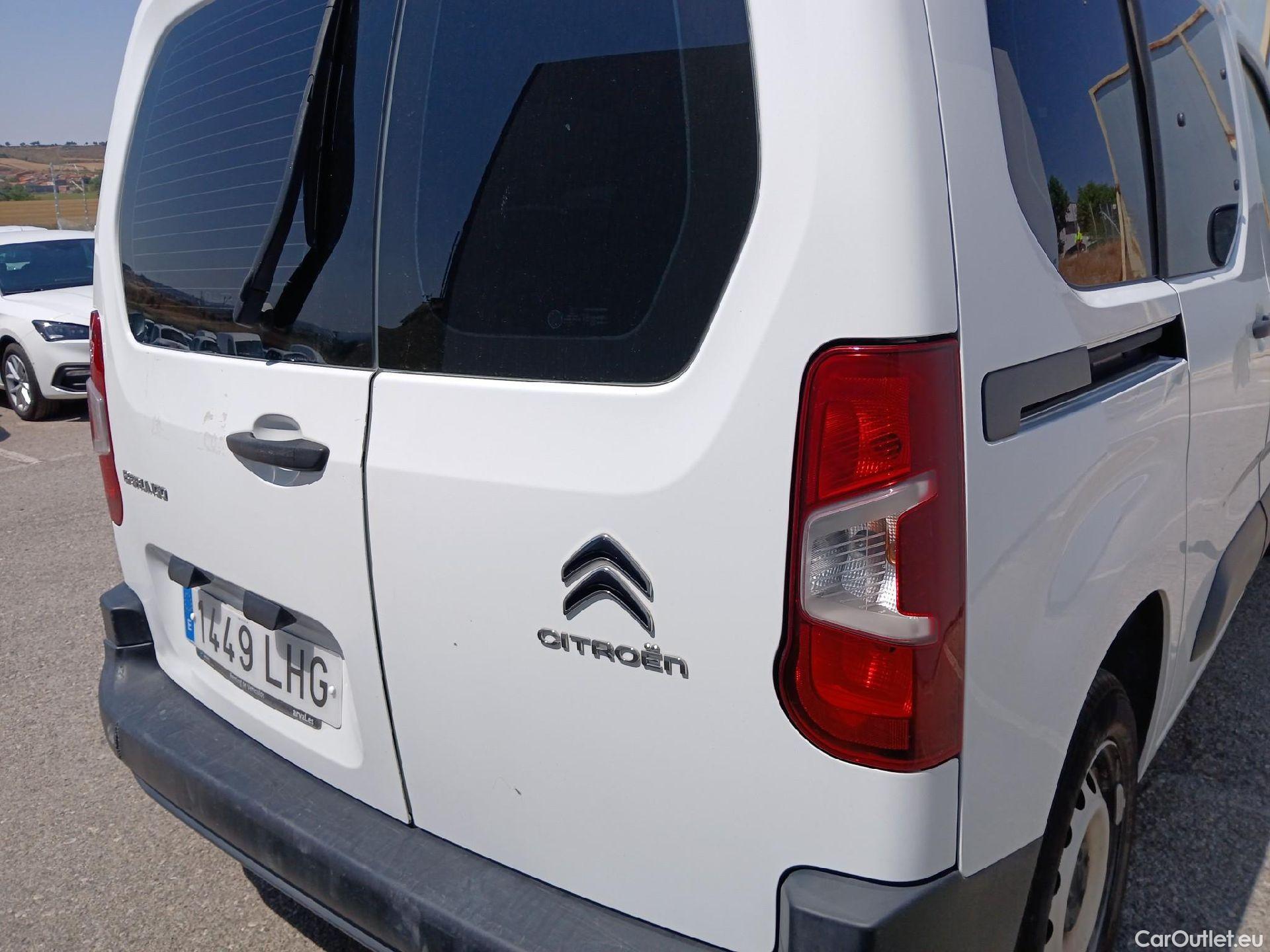  Citroen  Berlingo CITROEN  / 2015 / 4P / combi Talla M BlueHDi 100 S&S LIVE (IND) #33