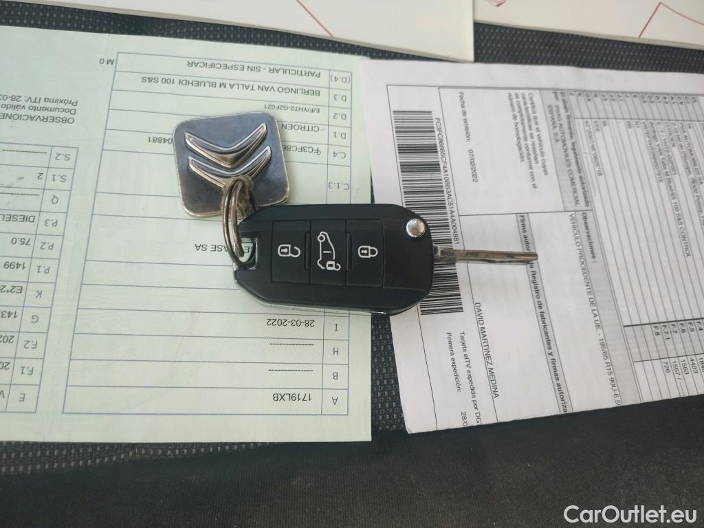  Citroen  Berlingo CITROEN  / 2018 / 3P / furgón derivado de turismo Talla M BlueHDi 100 CONTROL (AC2) #4