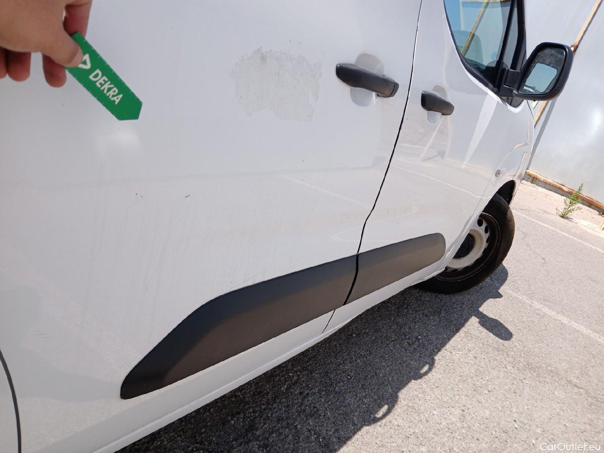  Citroen  Berlingo CITROEN  / 2015 / 4P / combi Talla M BlueHDi 100 S&S LIVE (IND) #36