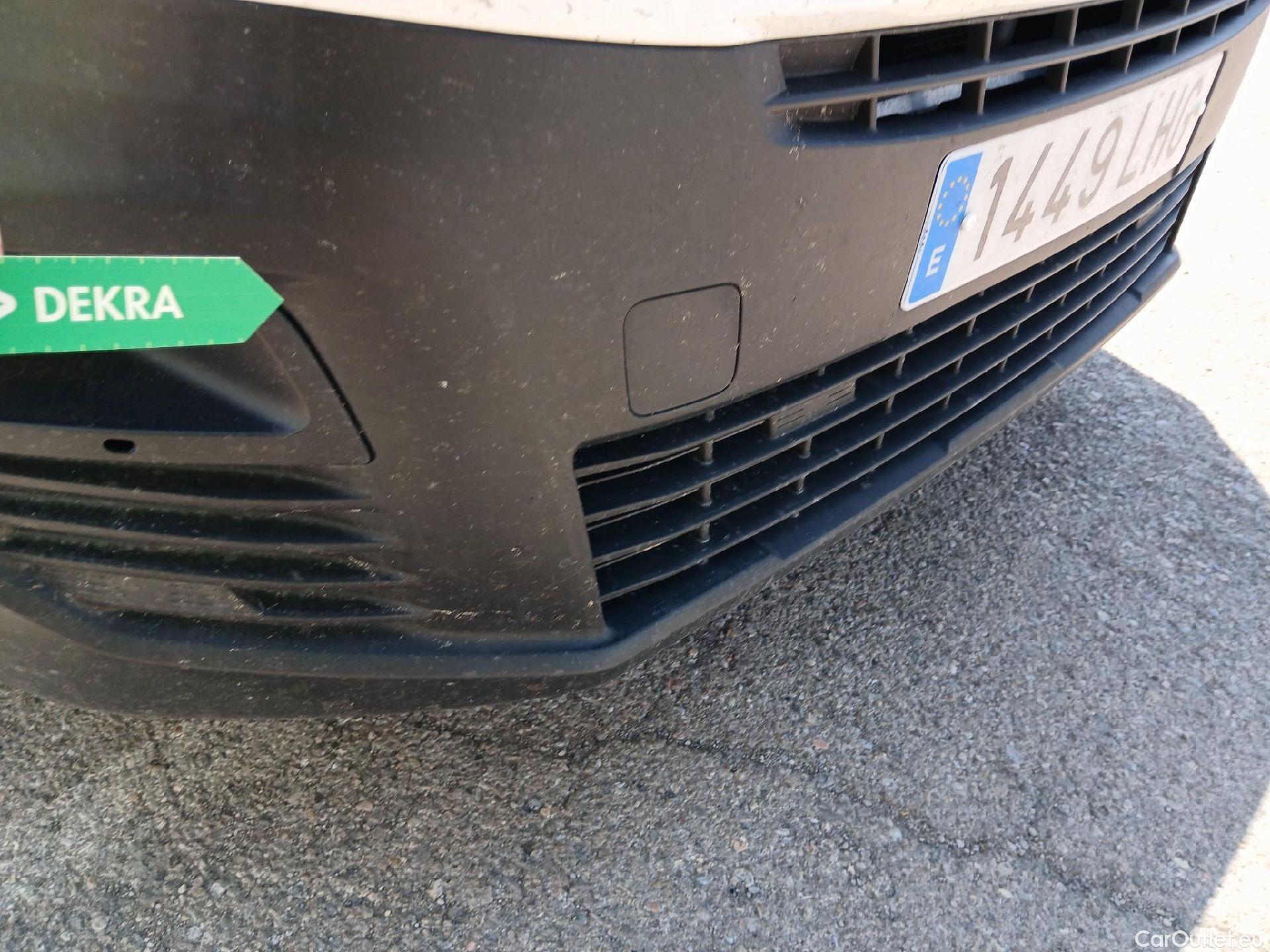  Citroen  Berlingo CITROEN  / 2015 / 4P / combi Talla M BlueHDi 100 S&S LIVE (IND) #16