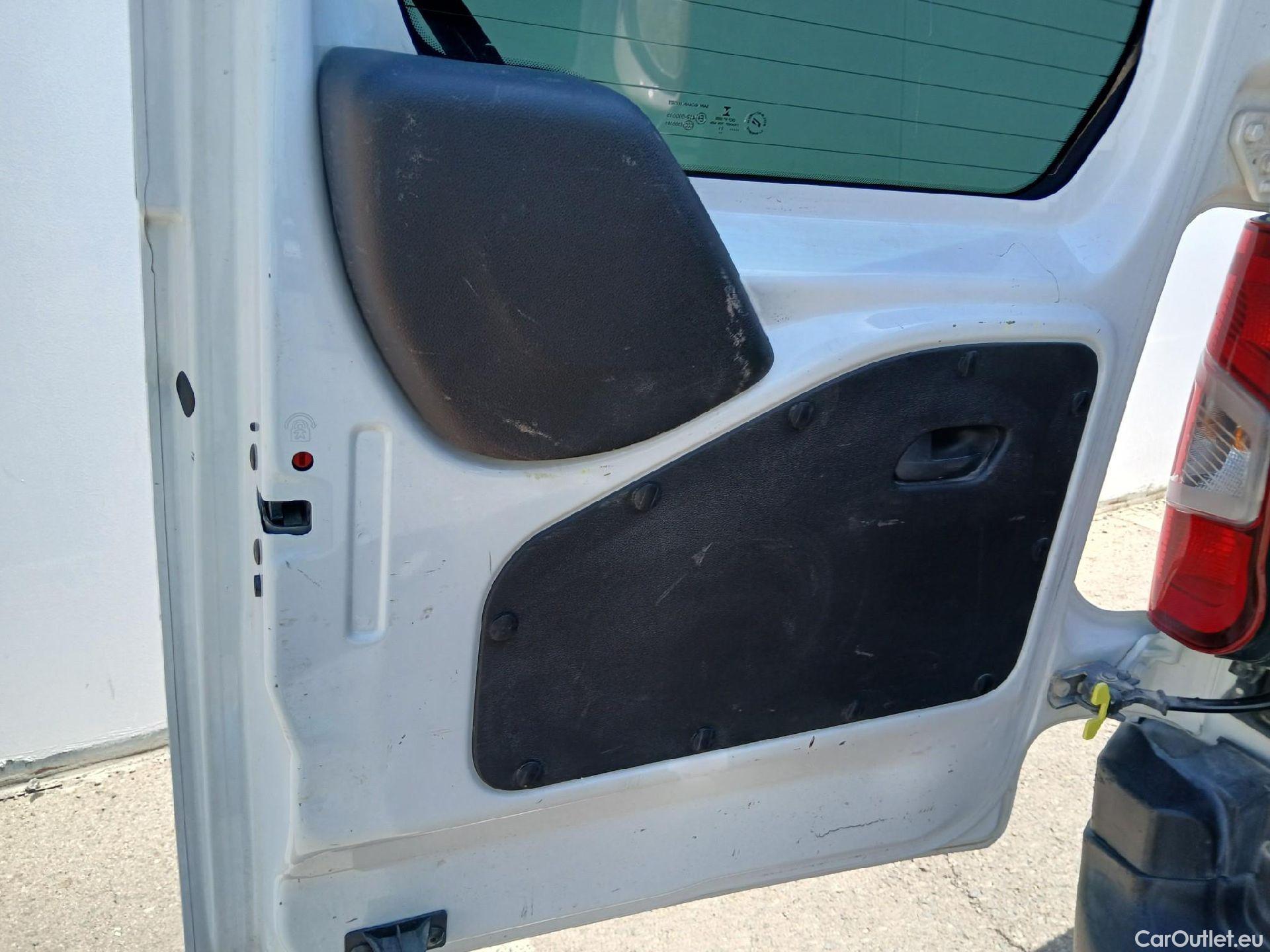  Citroen  Berlingo CITROEN  / 2015 / 4P / combi Talla M BlueHDi 100 S&S LIVE (IND) #5