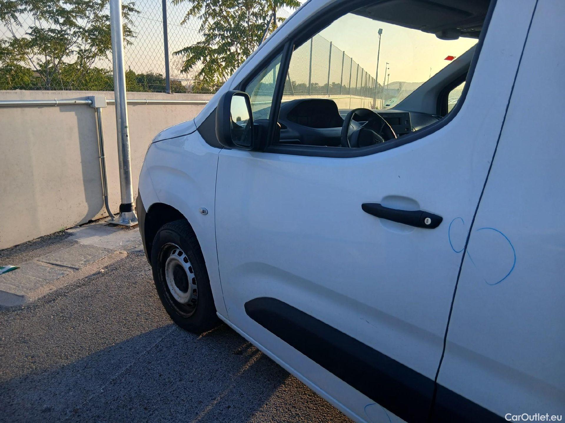  Peugeot  Partner PEUGEOT  / 2018 / 3P / furgón derivado de turismo Pro Standard 600kg BlueHDi 73kW (AC) #7