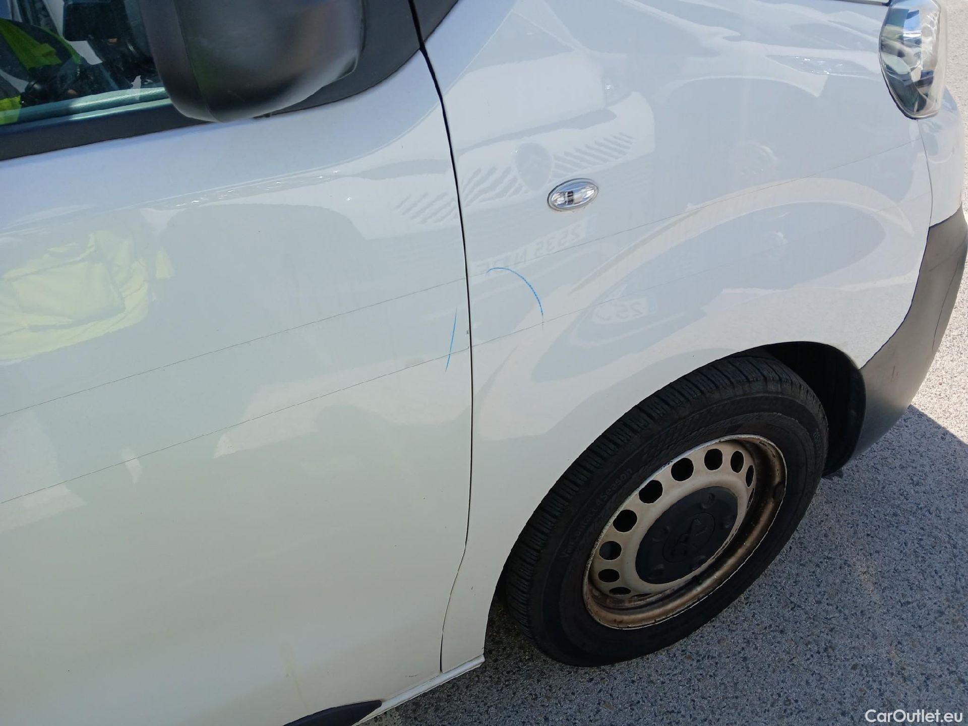  Peugeot  Expert PEUGEOT  / 2016 / 4P / furgón Furgón Pro 1.5 BlueHDi 120 Standard #41