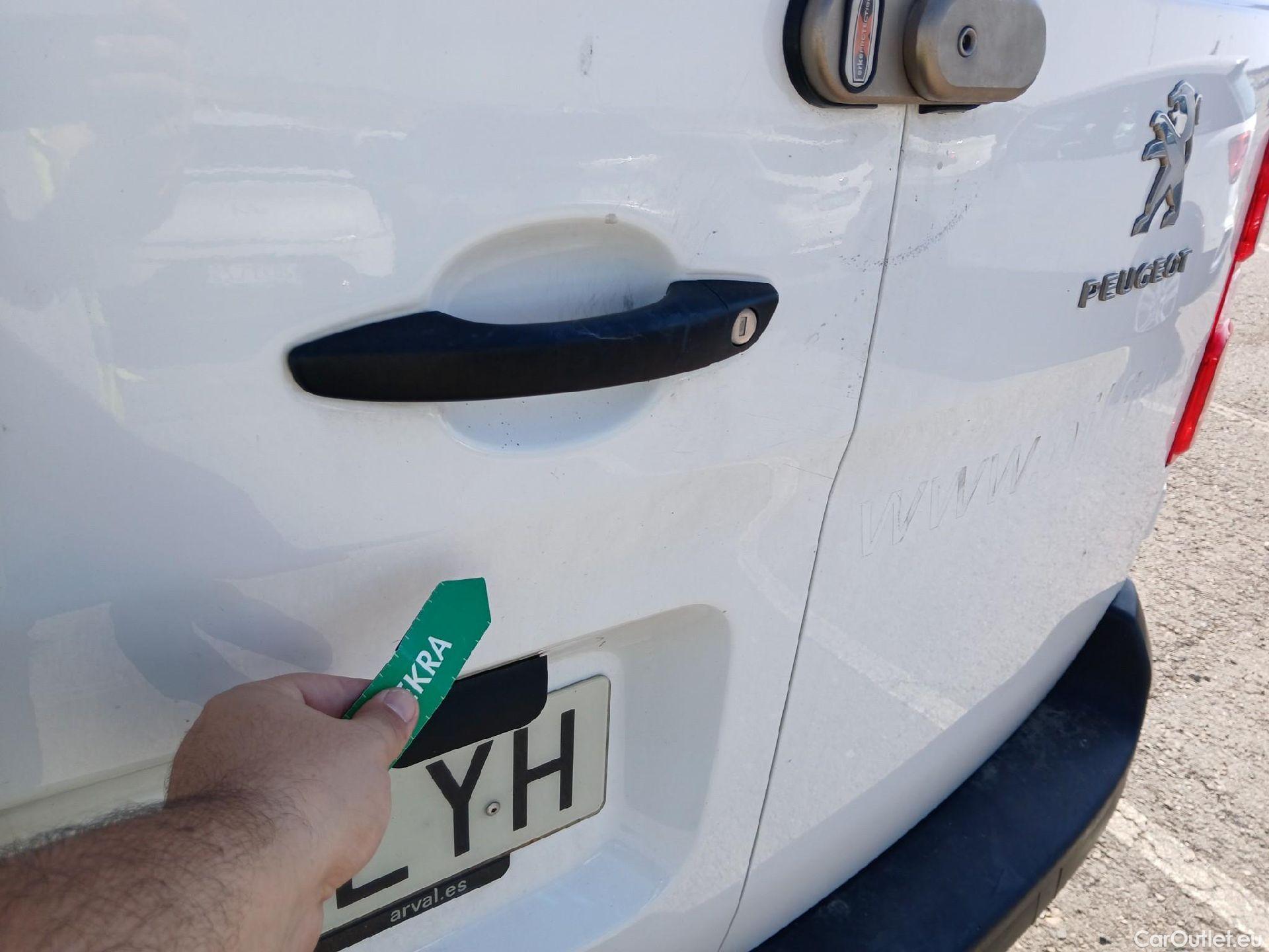  Peugeot  Expert PEUGEOT  / 2016 / 4P / furgón Furgón Premium 1.5 BlueHDi 120 Standard #37