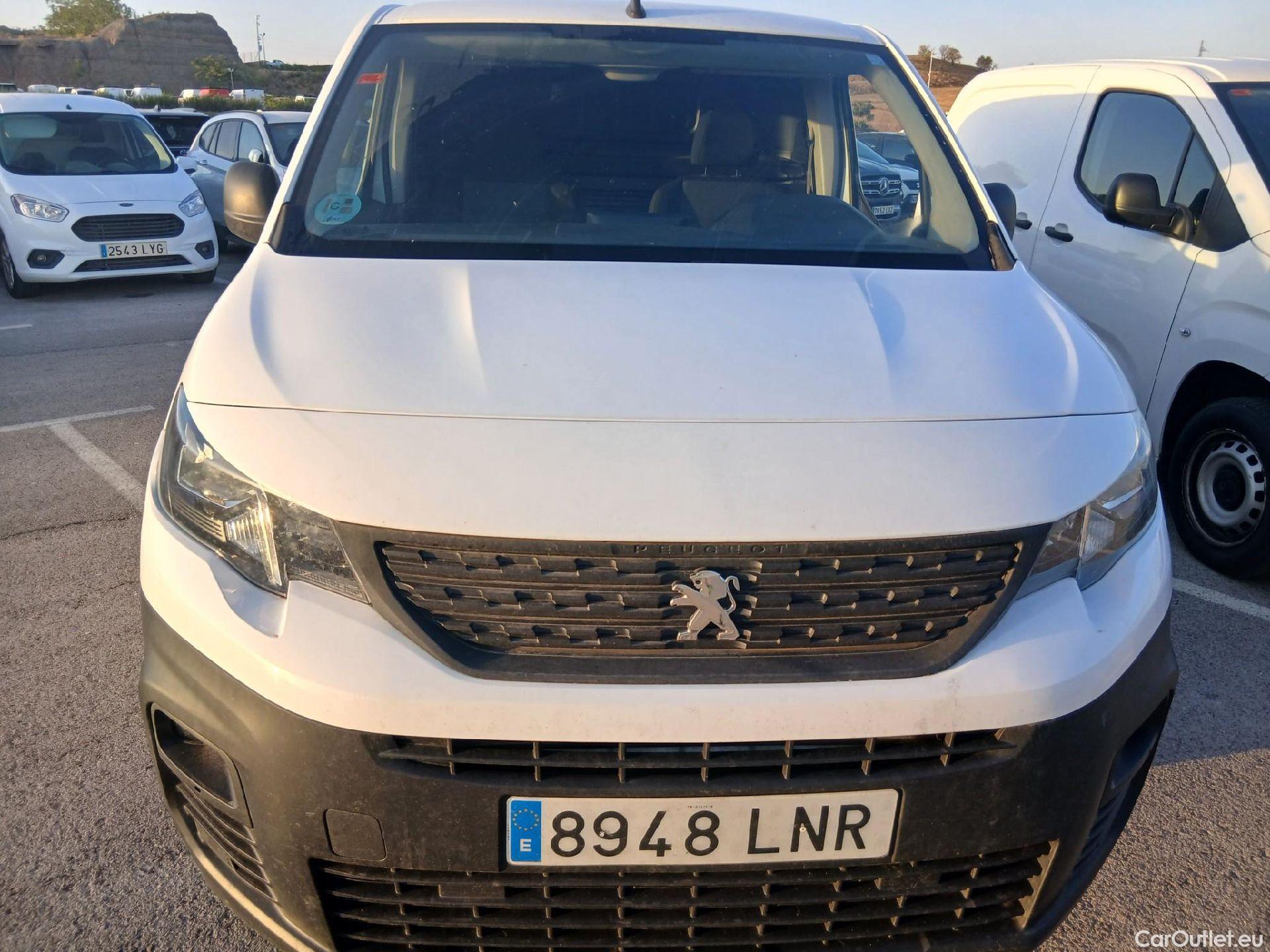  Peugeot  Partner PEUGEOT  / 2018 / 3P / furgón derivado de turismo Pro Standard 600kg BlueHDi 73kW (AC) #2