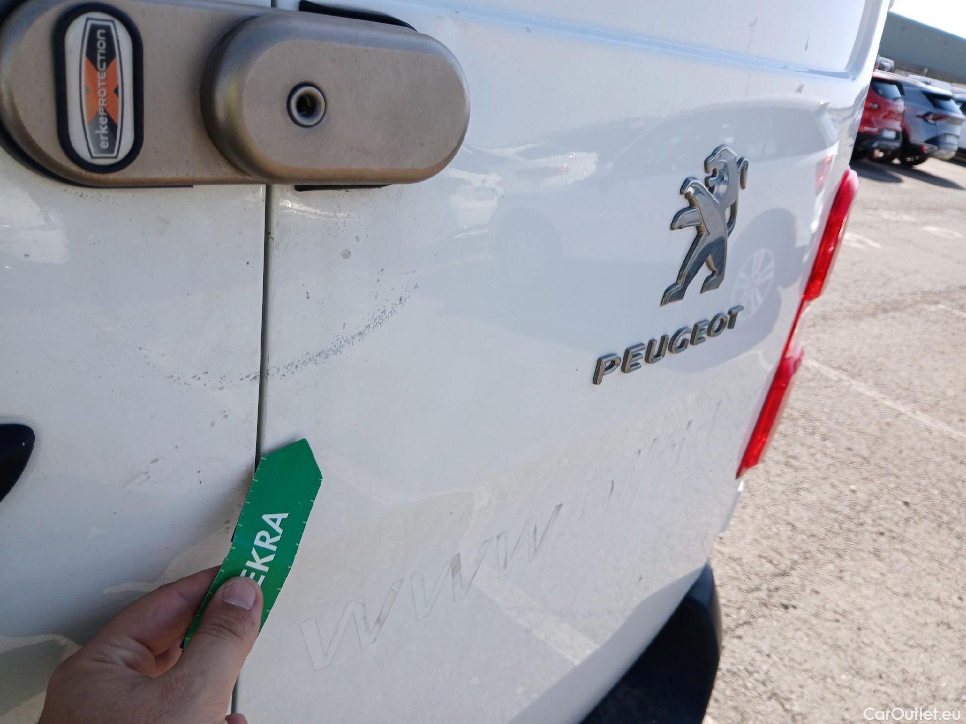  Peugeot  Expert PEUGEOT  / 2016 / 4P / furgón Furgón Premium 1.5 BlueHDi 120 Standard #39