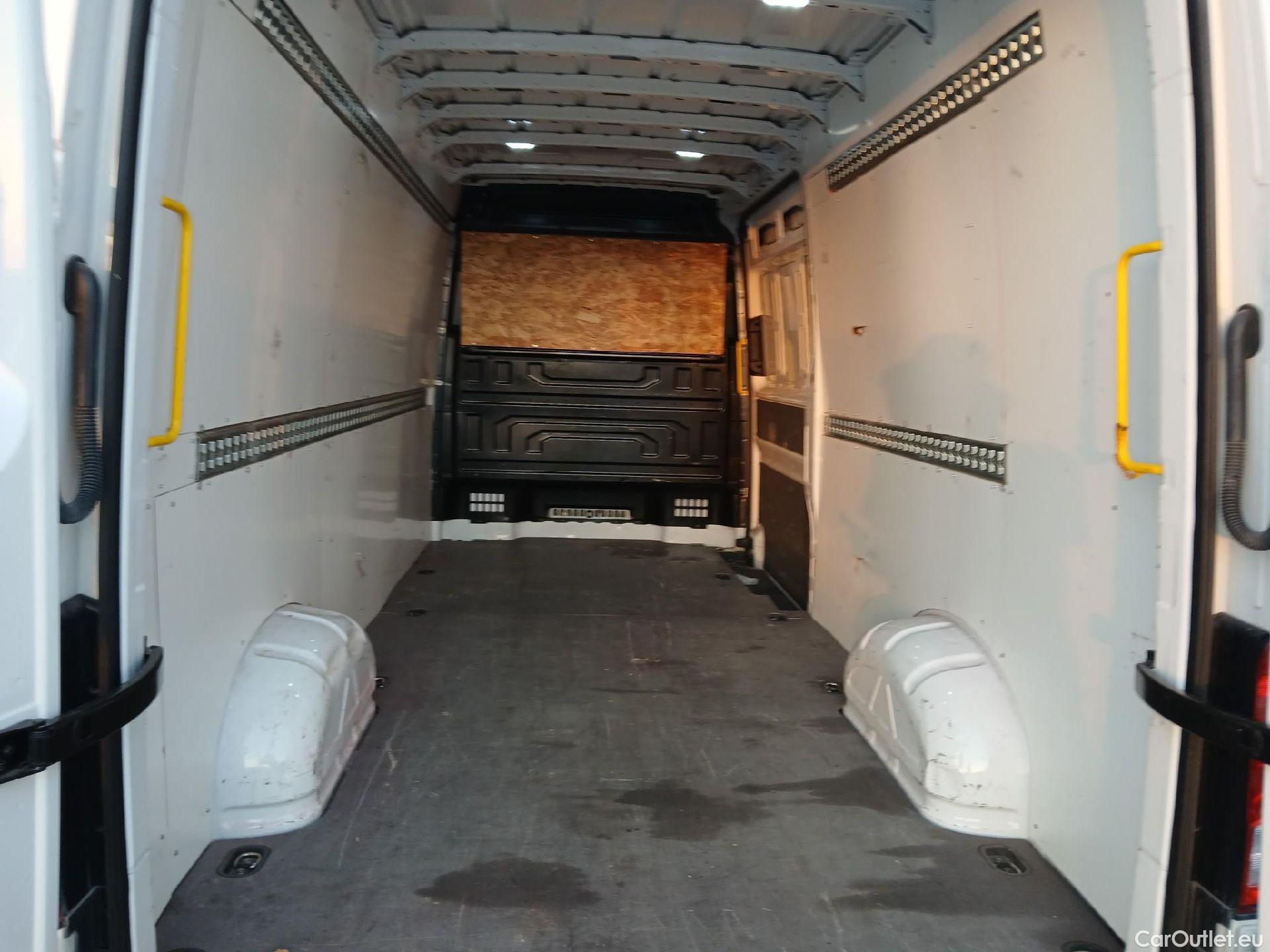  Man  TGE MAN  / 2017 / 4P / furgón 2.0TDI 130KW 3.5T FWD L4H3 #1
