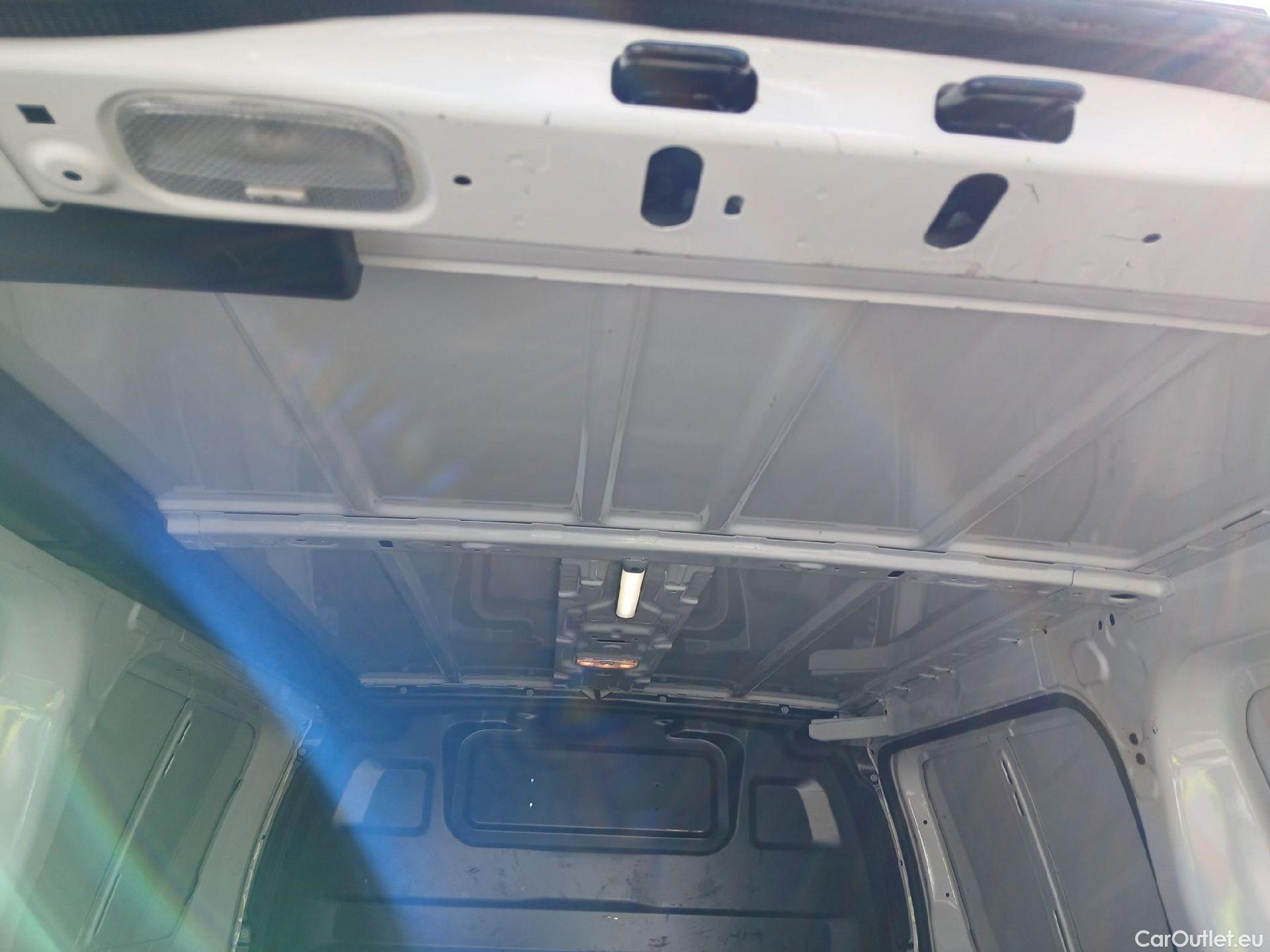  Peugeot  Expert PEUGEOT  / 2016 / 4P / furgón Furgón Premium 1.5 BlueHDi 120 Standard #6