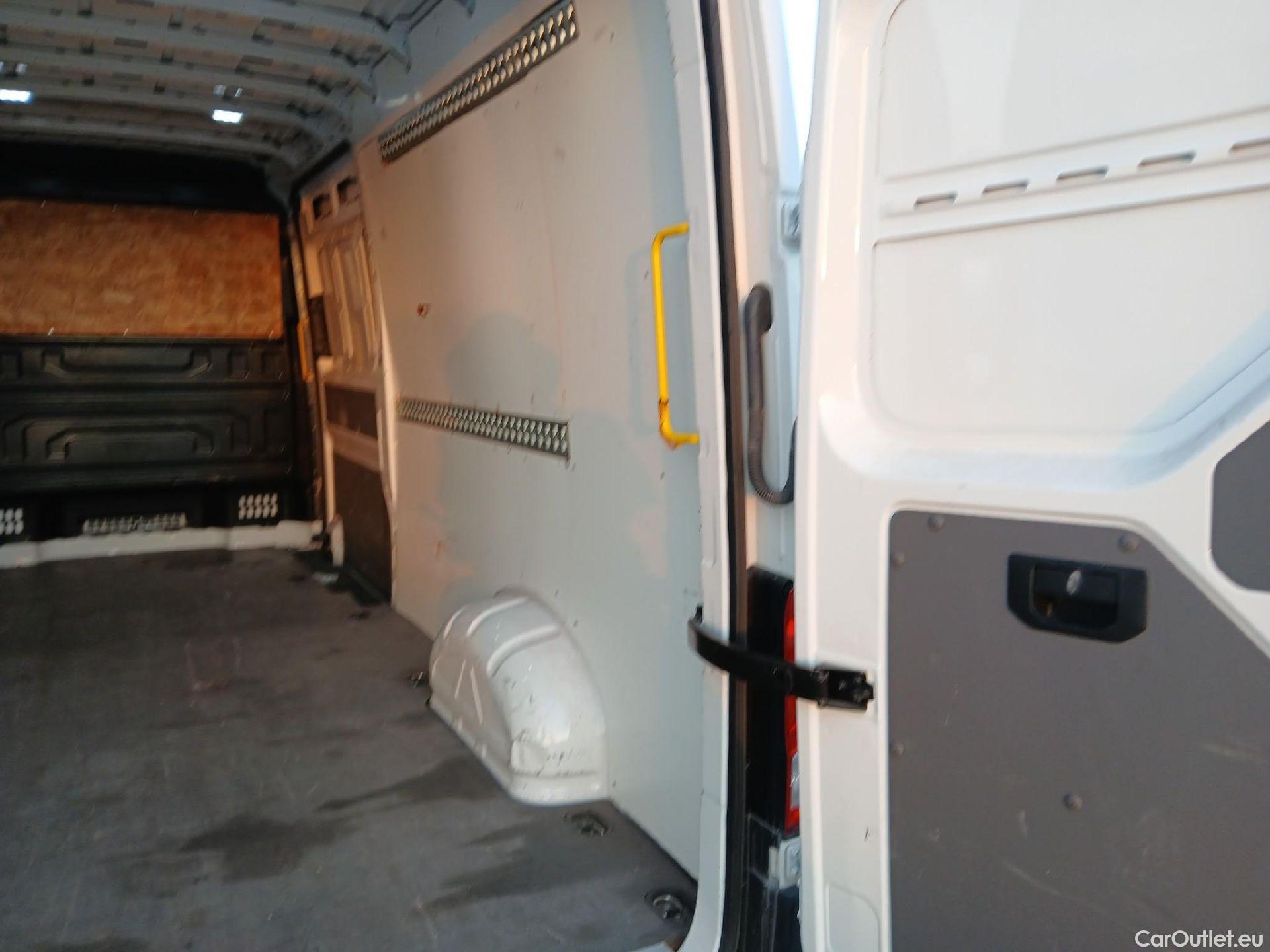  Man  TGE MAN  / 2017 / 4P / furgón 2.0TDI 130KW 3.5T FWD L4H3 #2