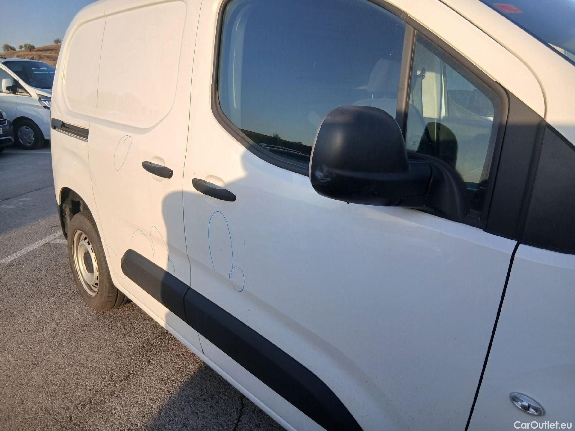 Peugeot  Partner PEUGEOT  / 2018 / 3P / furgón derivado de turismo Pro Standard 600kg BlueHDi 73kW (AC) #30