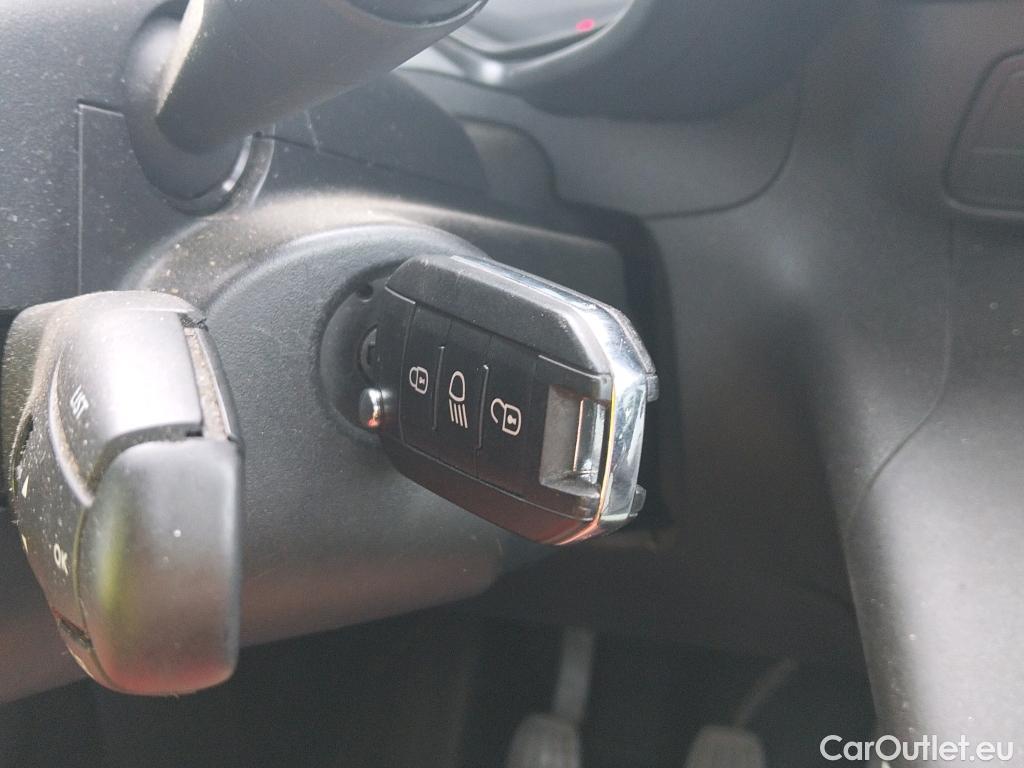  Citroen  Berlingo CITROEN  / 2018 / 5P / monovolumen compacto Talla M BlueHDi 100 S&S FEEL #1