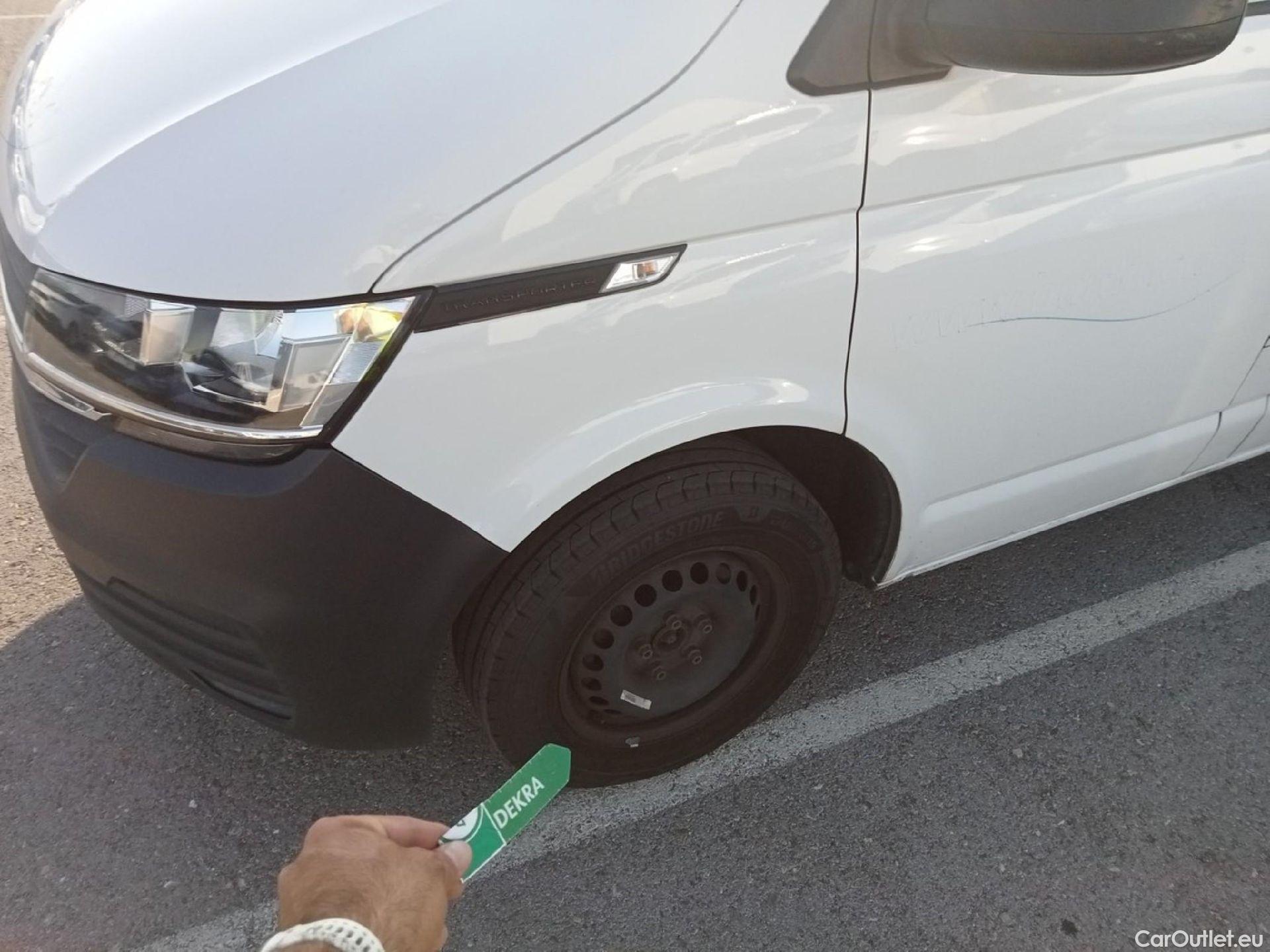  Volkswagen  Transporter VOLKSWAGEN  / 2020 / 4P / combi Kombi Corto TN 2.0 TDI 81kW (110CV) BMT #34