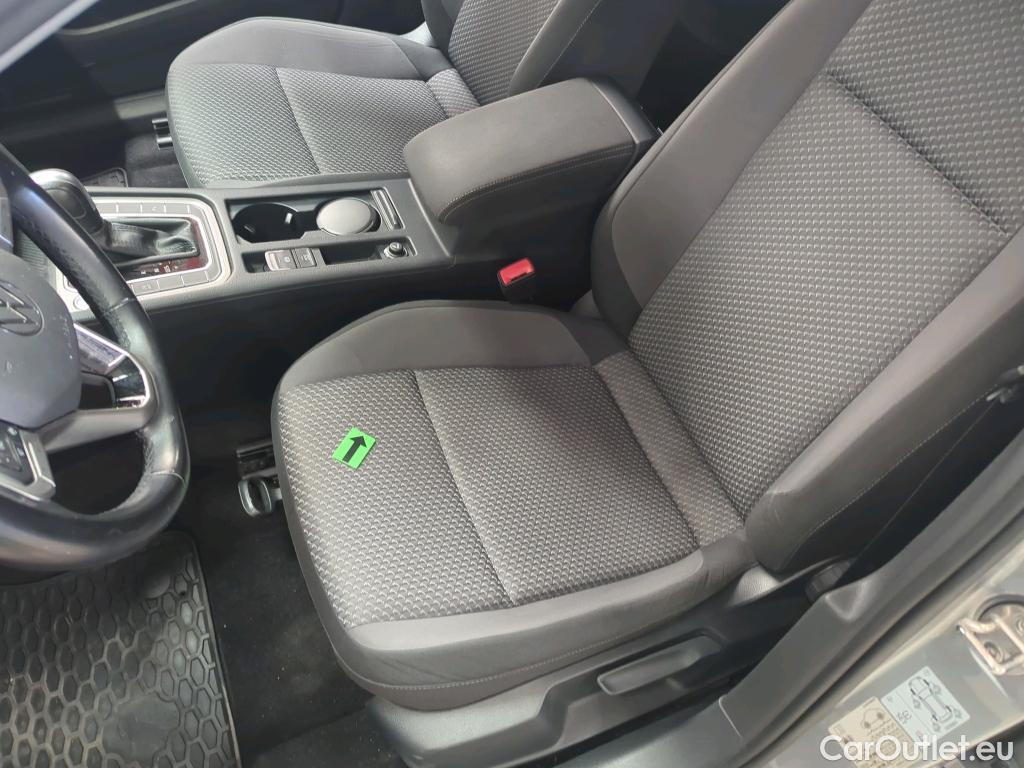  Volkswagen  Passat Advance 1.5 TSI ACT DSG 150 CP #22